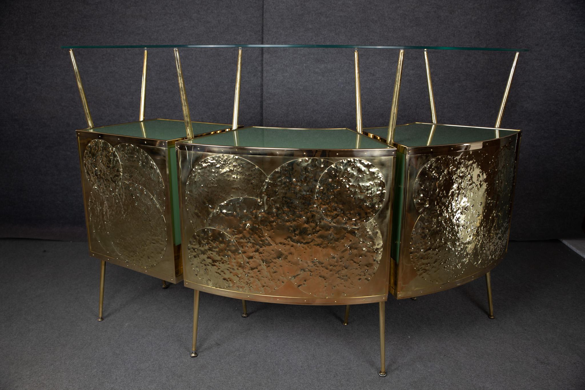 The dry bar designed in the style of Gio Ponti, produced by JustFurnituress, represents a perfect blend of innovative design and high-quality craftsmanship. JustFurnituress is not only the designer but also the manufacturer of this extraordinary