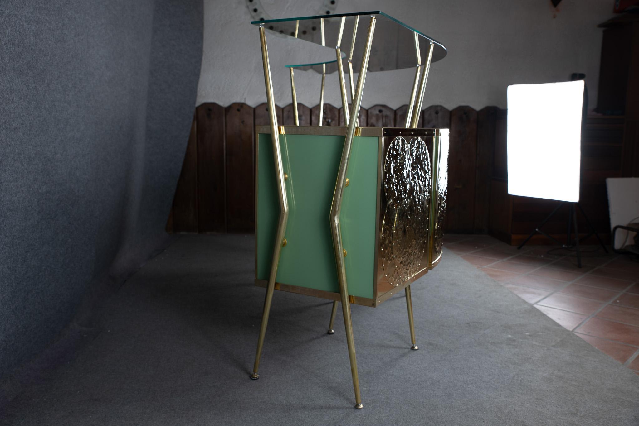 Ottone Bring your space to life with the Gio Ponti-inspired dry bar by Justfurnituress in vendita