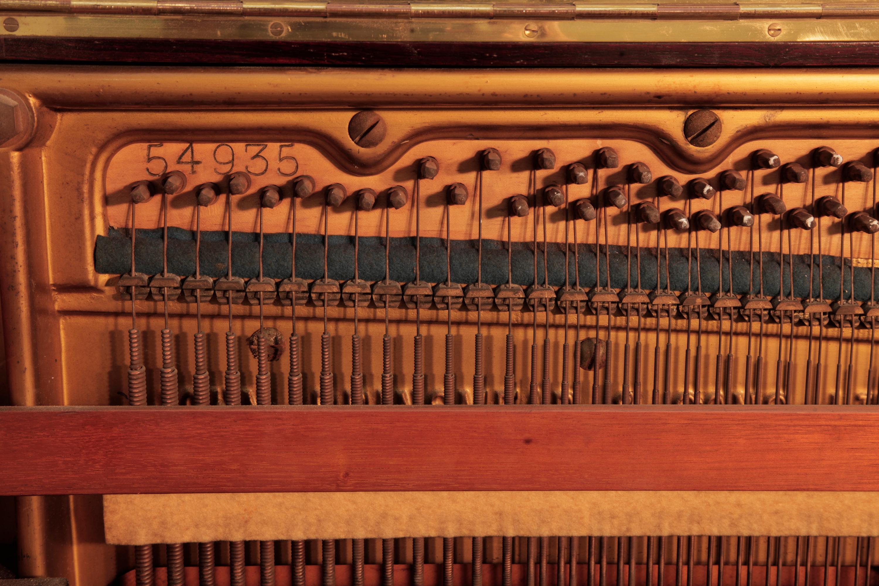Pianoforte verticale Brinsmead con pannello in cristalli di una scena pre raffaellesca in vendita 3