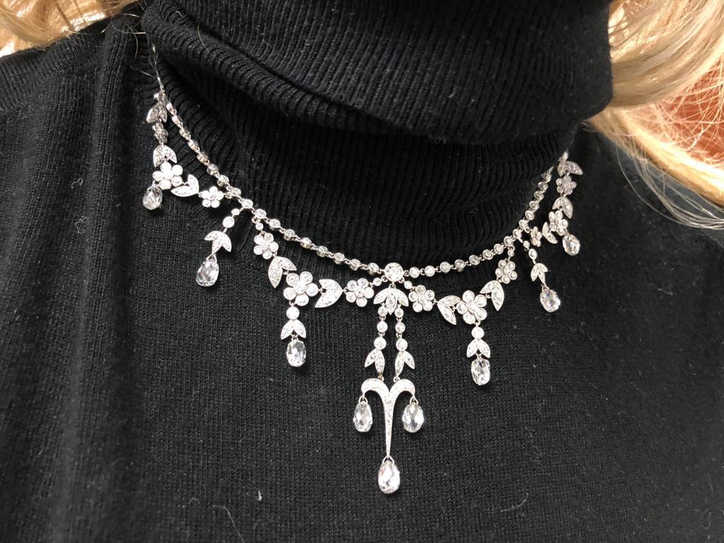 Halskette aus Briolette und runden Diamanten (Rundschliff)