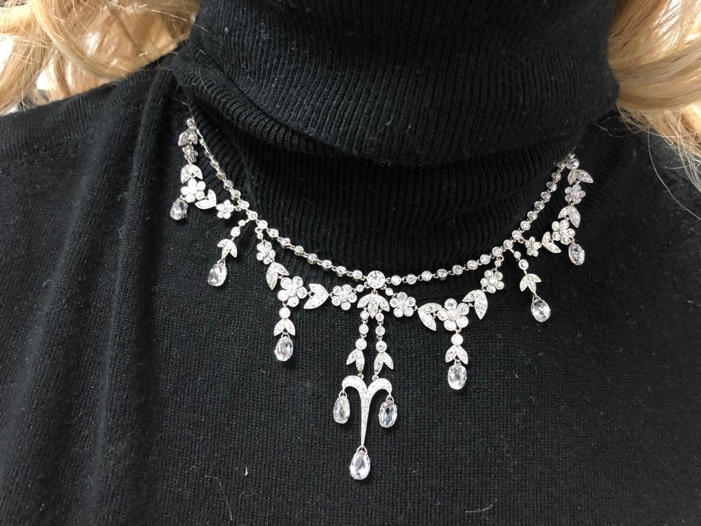 Halskette aus Briolette und runden Diamanten im Zustand „Gut“ in New York, NY
