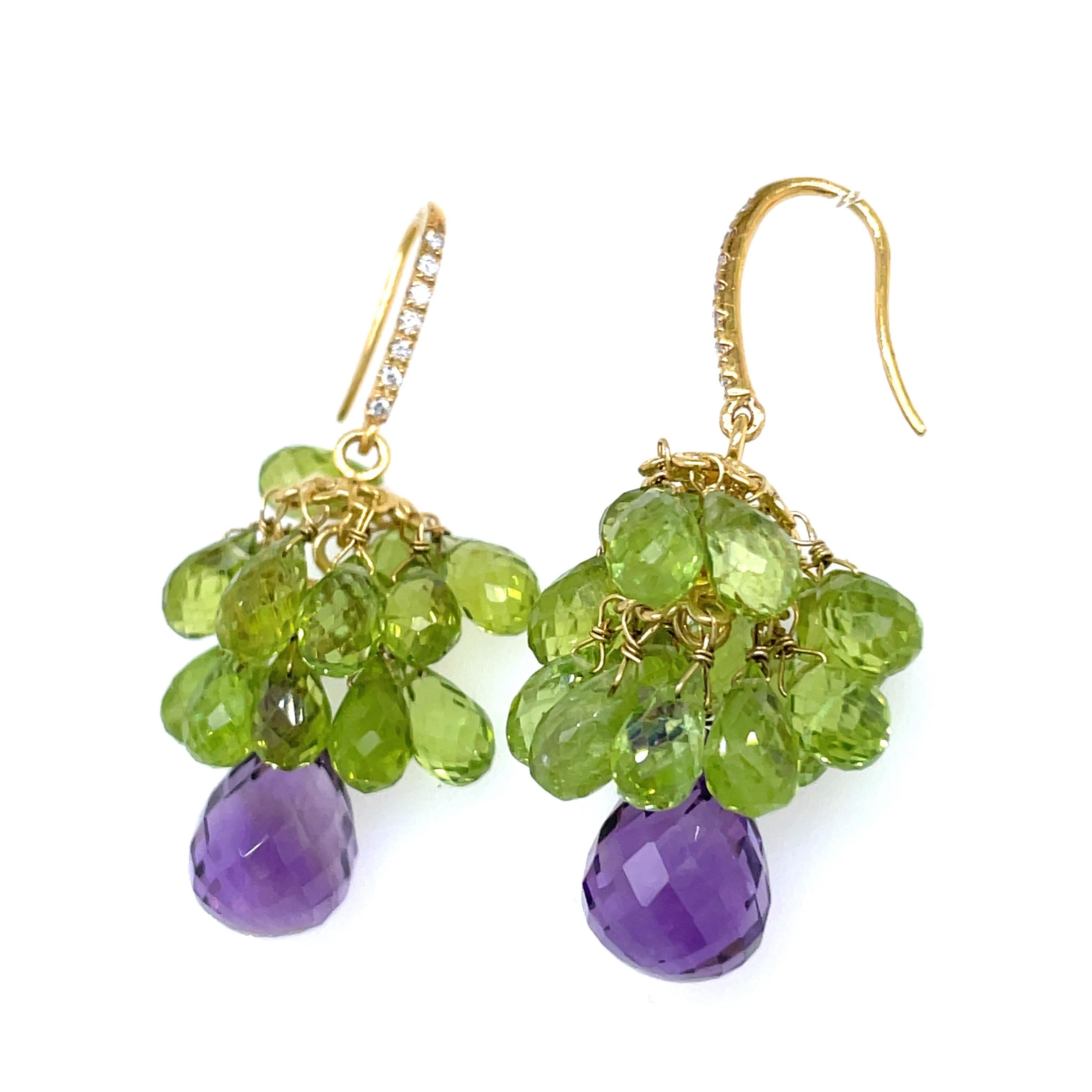 Contemporain Boucles d'oreilles pendantes en or 18 carats avec améthyste taillée en briolette et péridots Cts 48 en vente