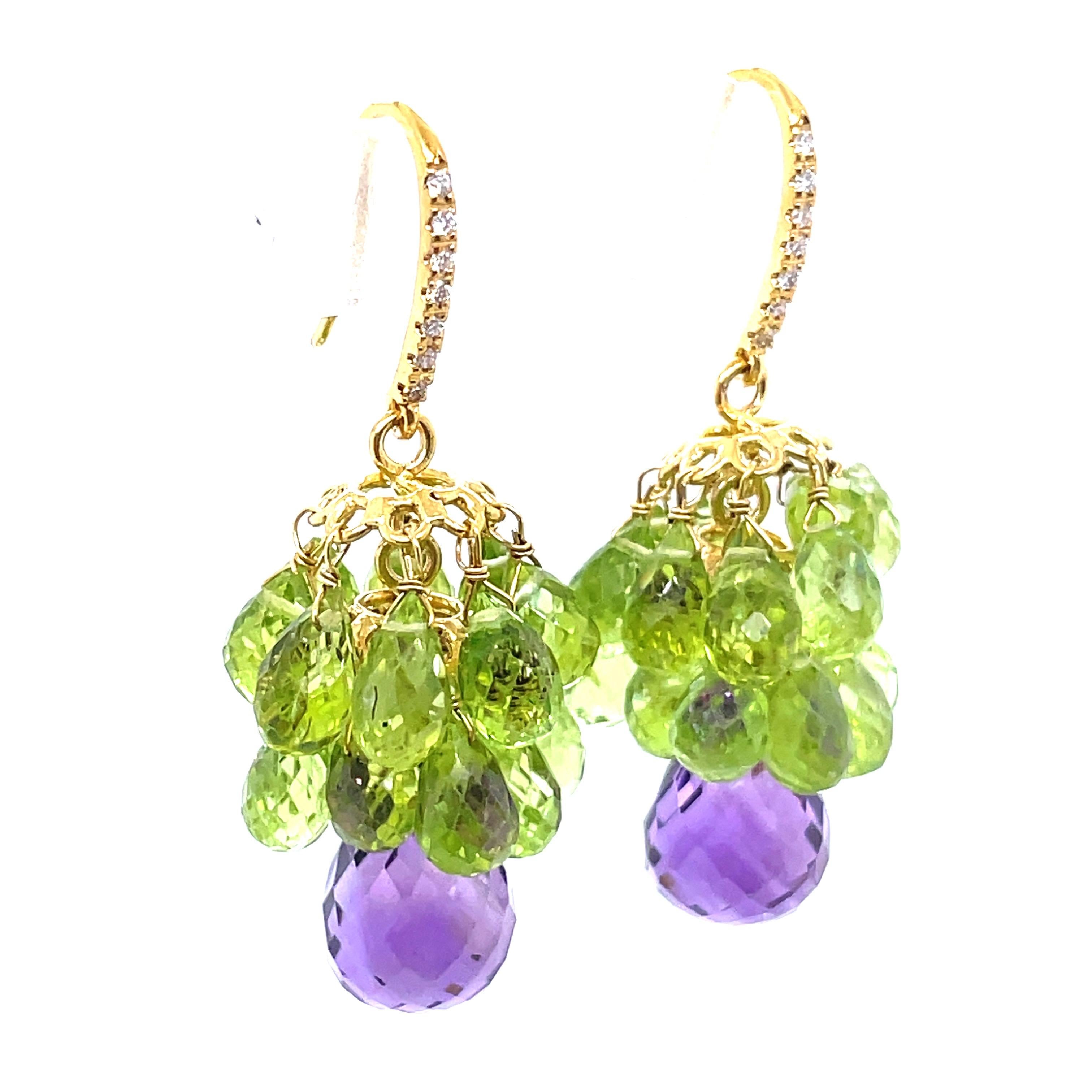 Boucles d'oreilles pendantes en or 18 carats avec améthyste taillée en briolette et péridots Cts 48 en vente 1