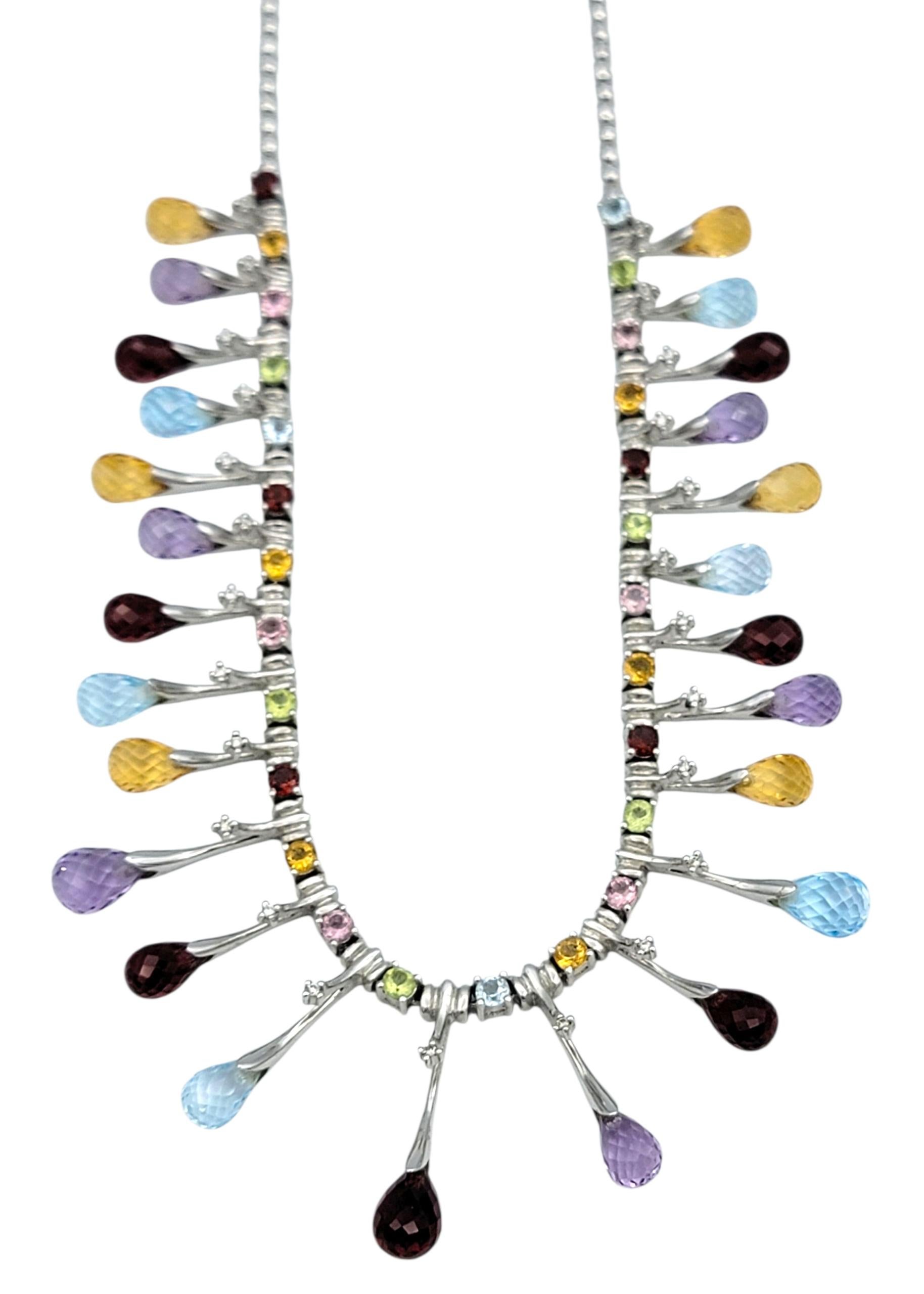 Contemporain Collier de pierres précieuses multicolores taillées en briolette en or blanc 14 carats en vente