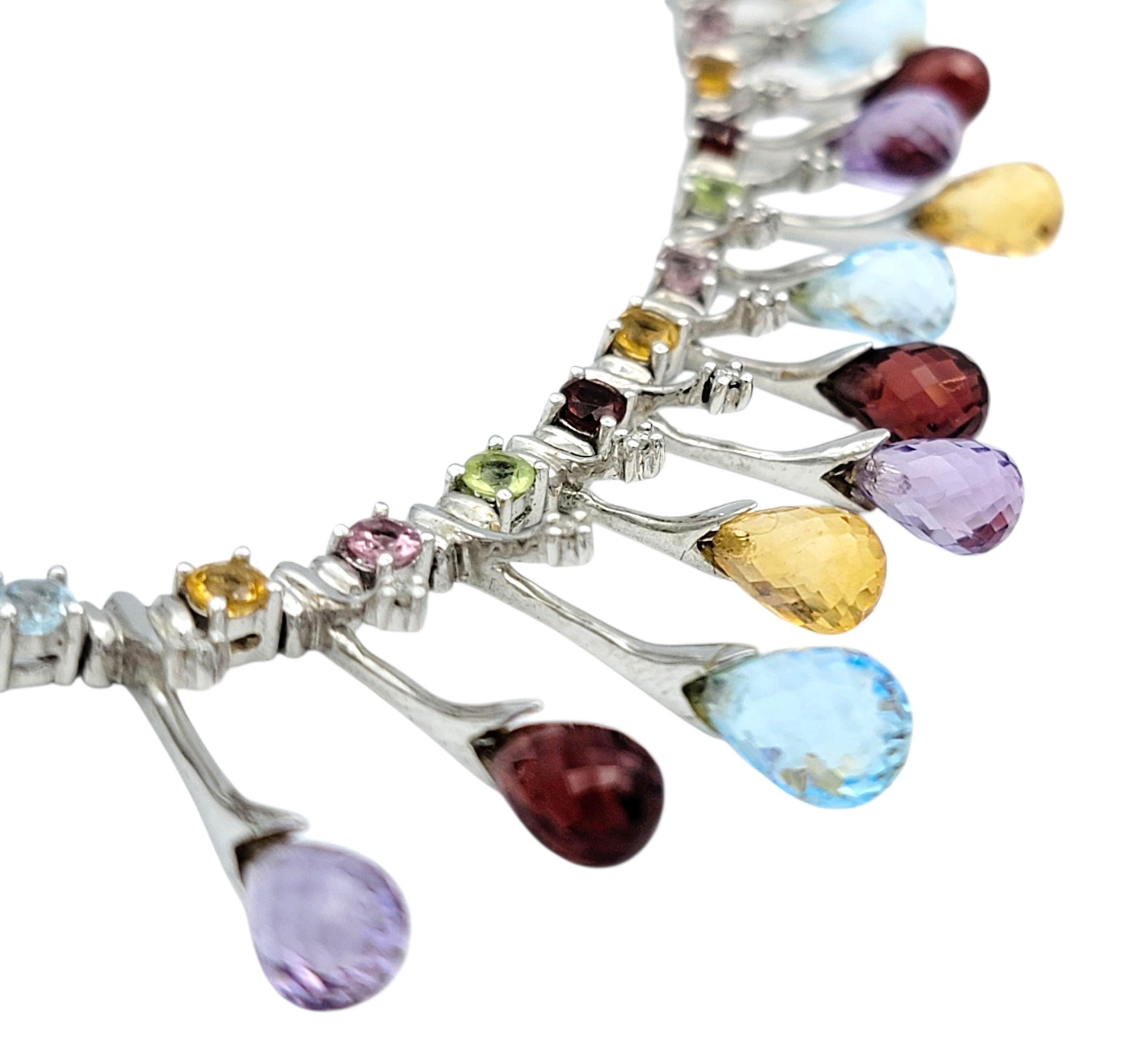 Collier de pierres précieuses multicolores taillées en briolette en or blanc 14 carats Bon état - En vente à Scottsdale, AZ