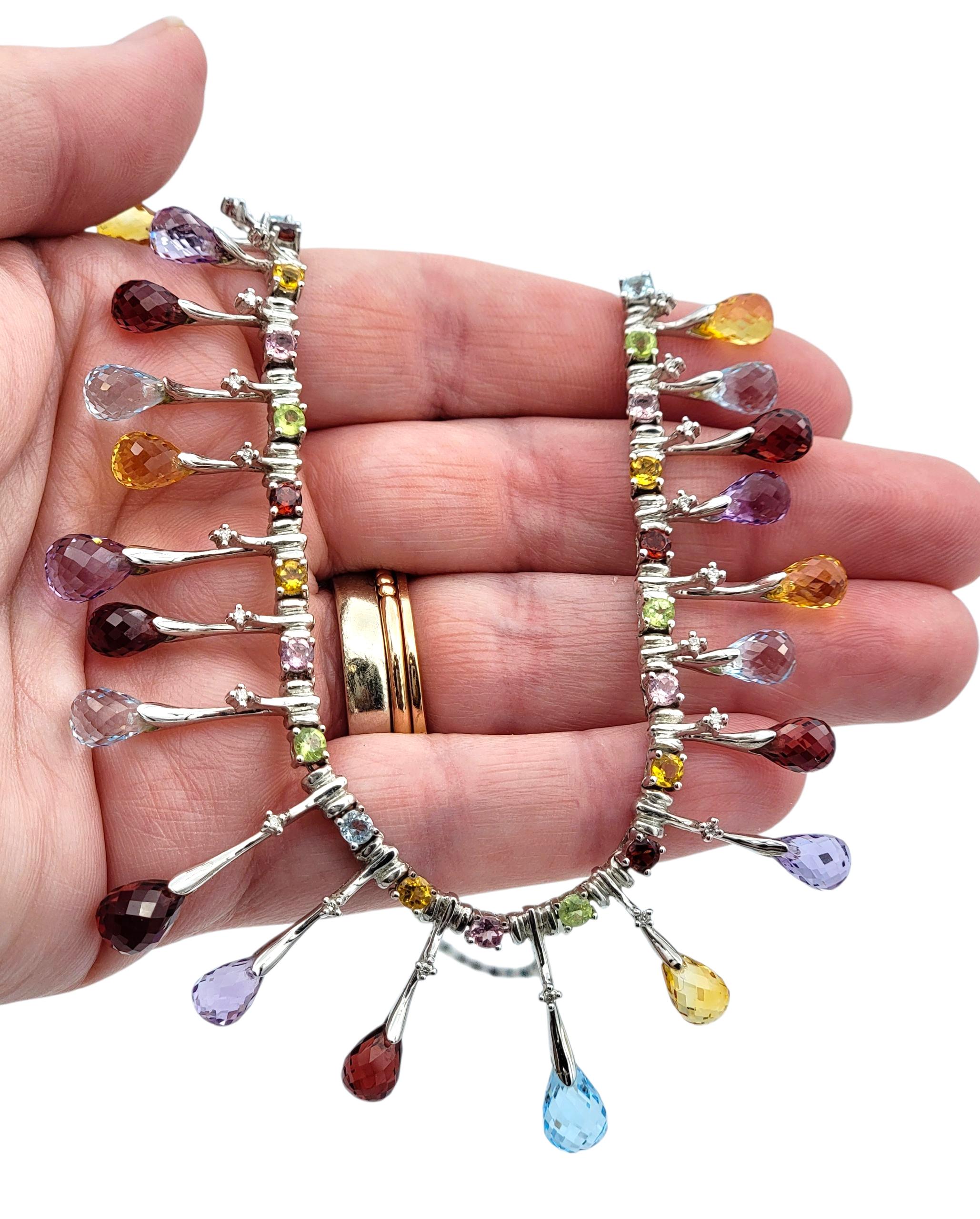 Collier de pierres précieuses multicolores taillées en briolette en or blanc 14 carats en vente 2