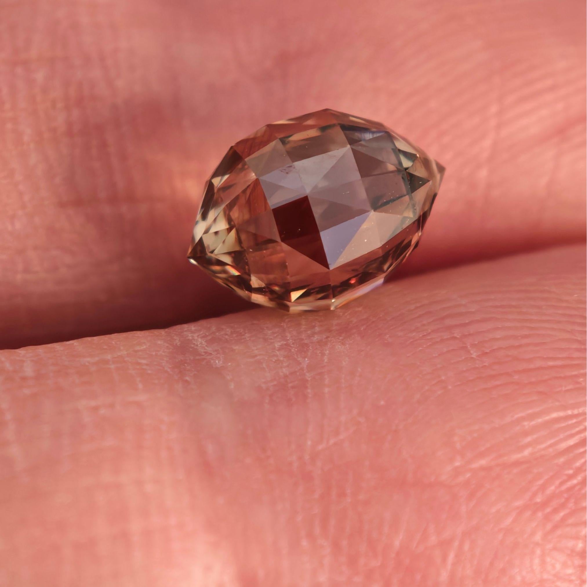 Diamante Natural Briolette, Certificado GIA 3,81ct, Gema Suelta Marrón Fantasía en Nuevo estado para la venta en Ramat Gan, IL