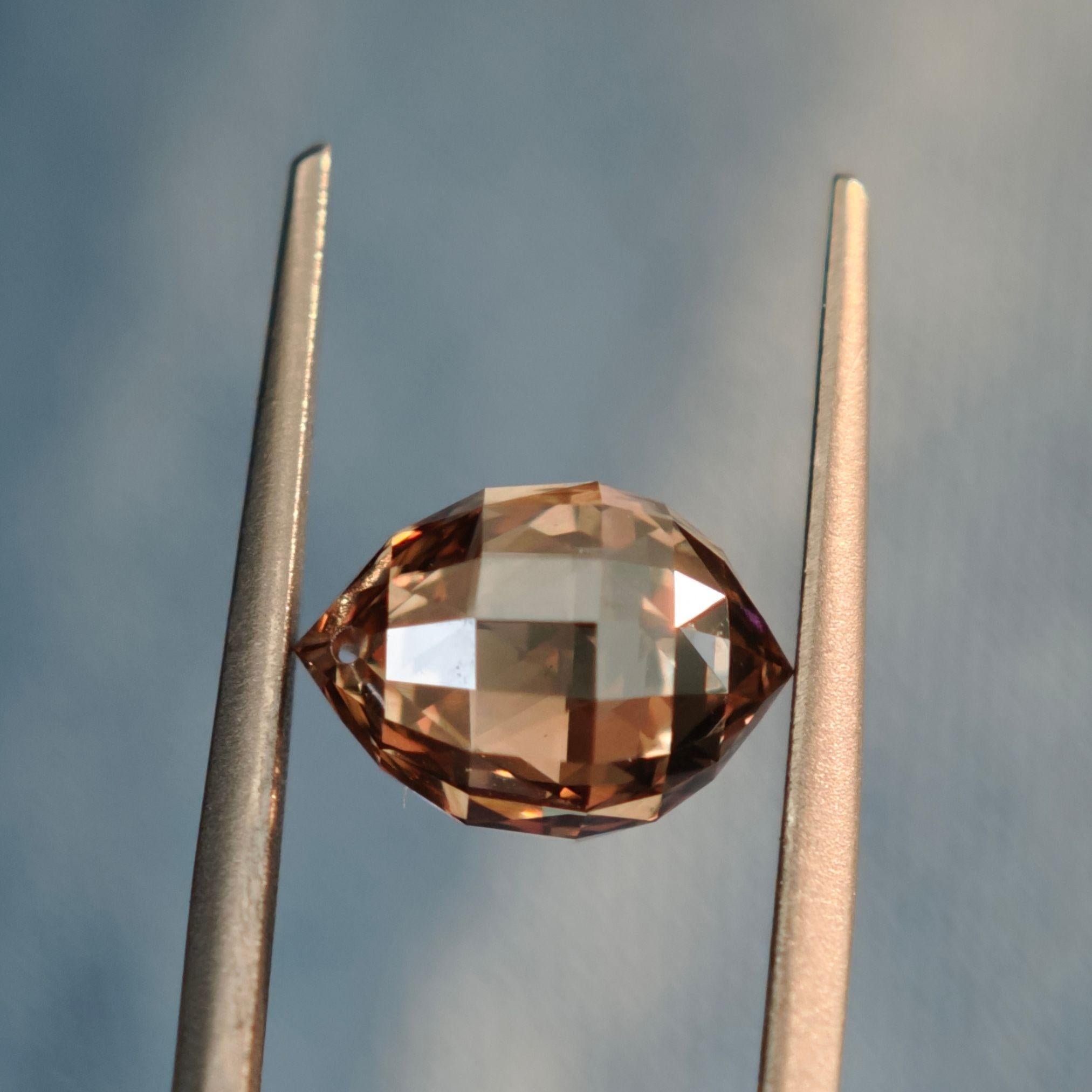 Femenino o masculino Diamante Natural Briolette, Certificado GIA 3,81ct, Gema Suelta Marrón Fantasía en venta