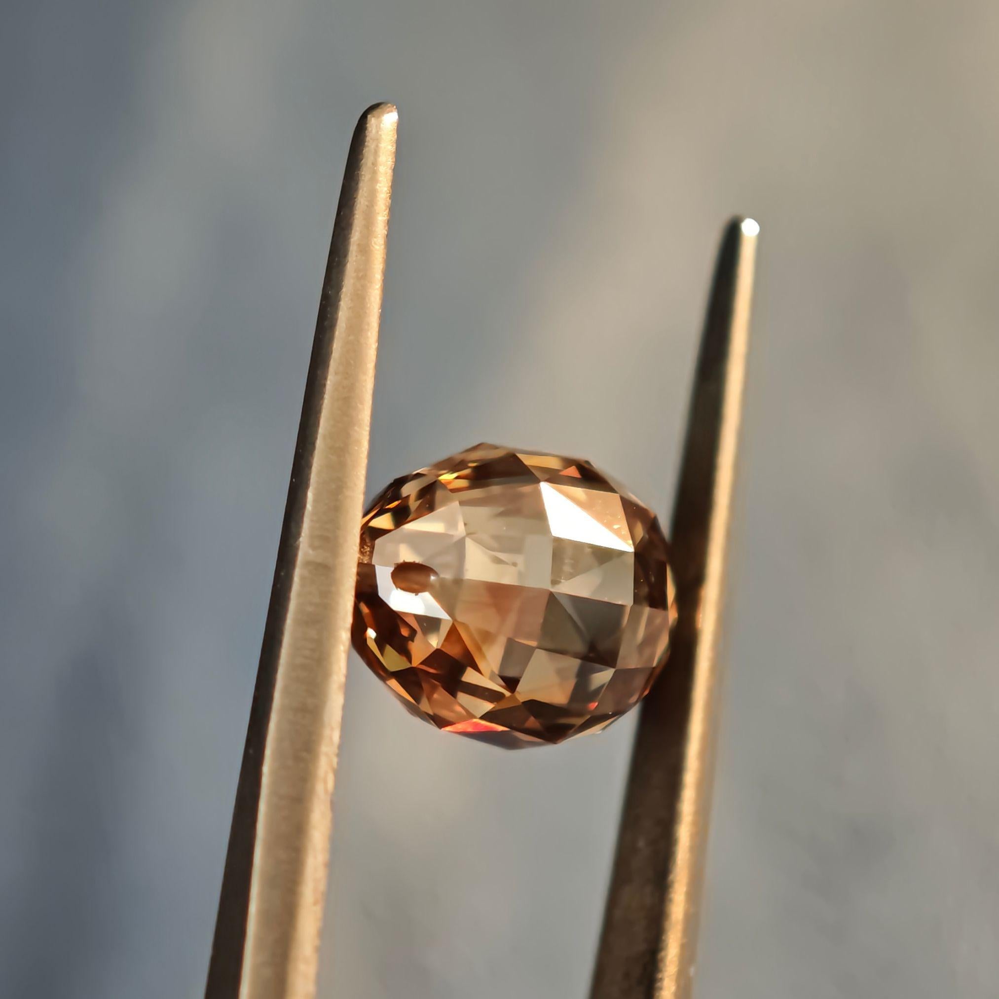 Diamante Natural Briolette, Certificado GIA 3,81ct, Gema Suelta Marrón Fantasía en venta 1