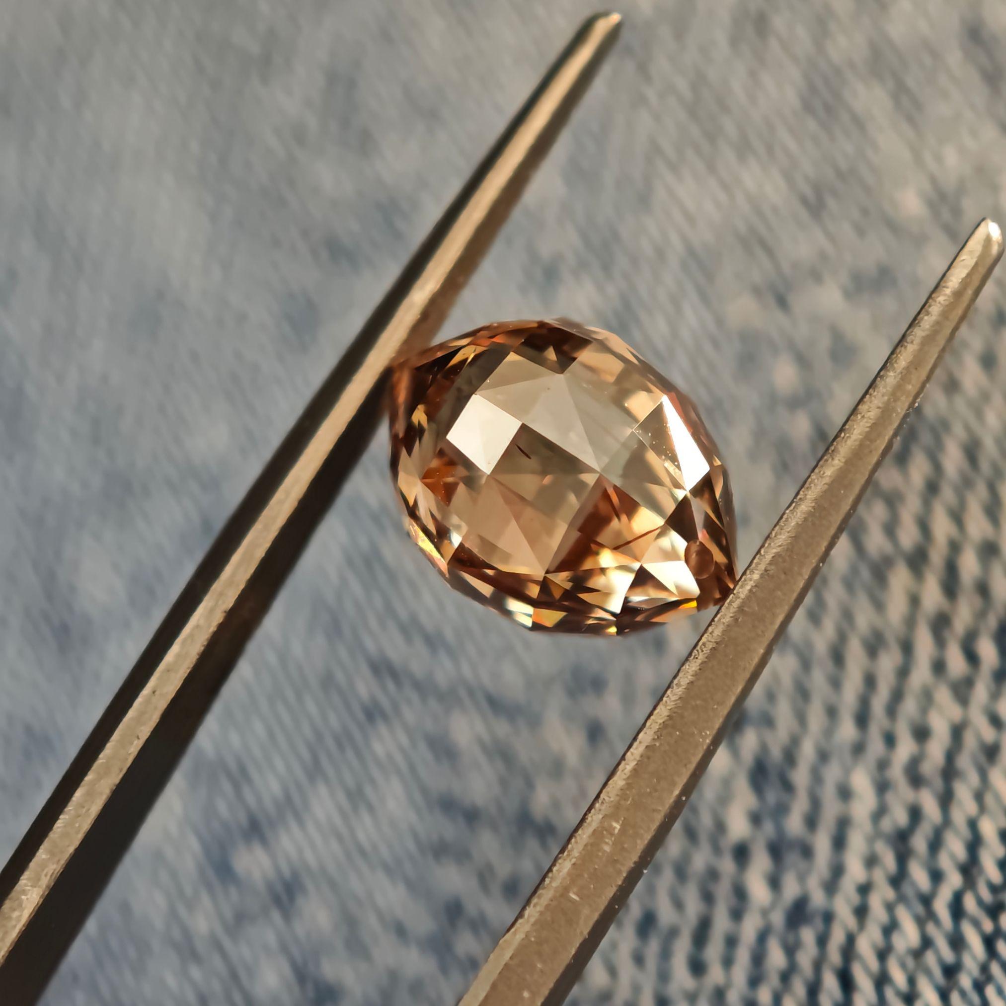 Diamante Natural Briolette, Certificado GIA 3,81ct, Gema Suelta Marrón Fantasía en venta 3