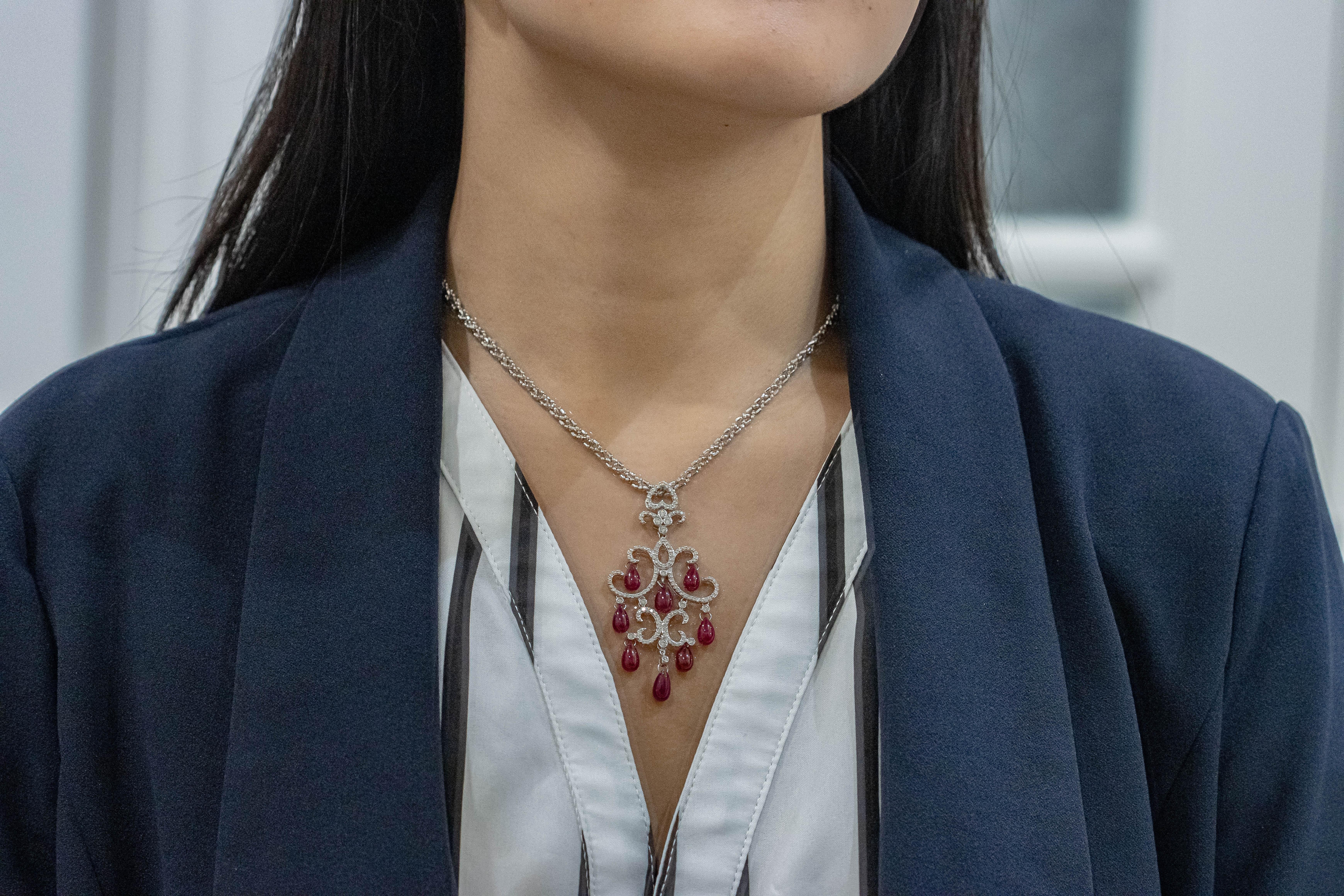 Taille briolette Lustre en rubis briolette et diamants taille ronde de 16,25 carats en vente