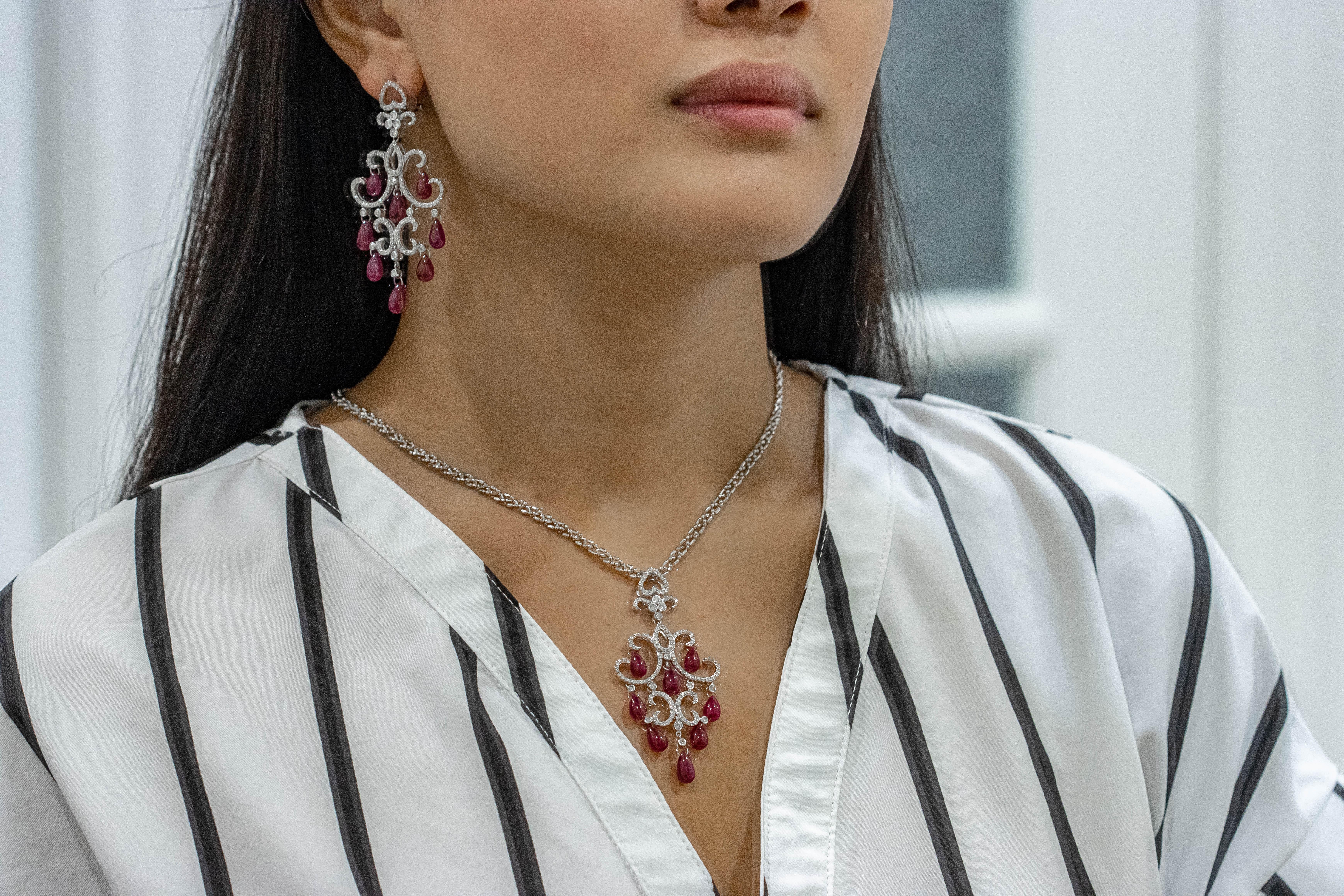 Women's 16.25 Carats Briolette Rubies with Round Cut Diamonds Chandelier Necklace For Sale