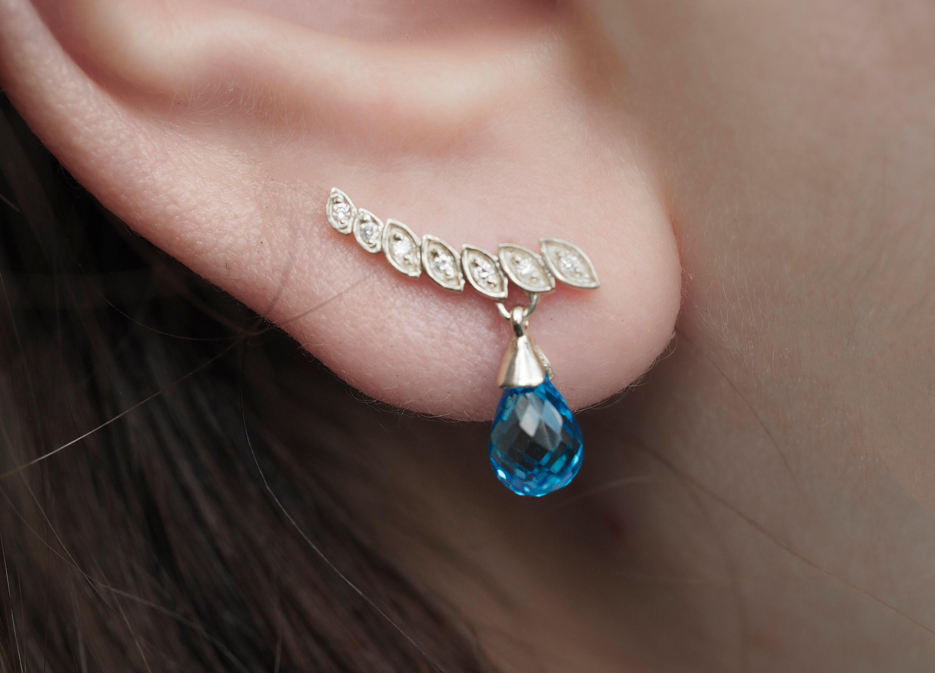 Sky blue topazes and diamonds in 925 silver earrings studs.

Metal: 925 silver
Size 16x10mm

Central stones: Topazes
Cut: briolette 2 pieces
Total weight: 2.4 ct.
Color: blue
Clarity: Transparent with inclusions.

Diamonds 0.10 ct, G/Si, round