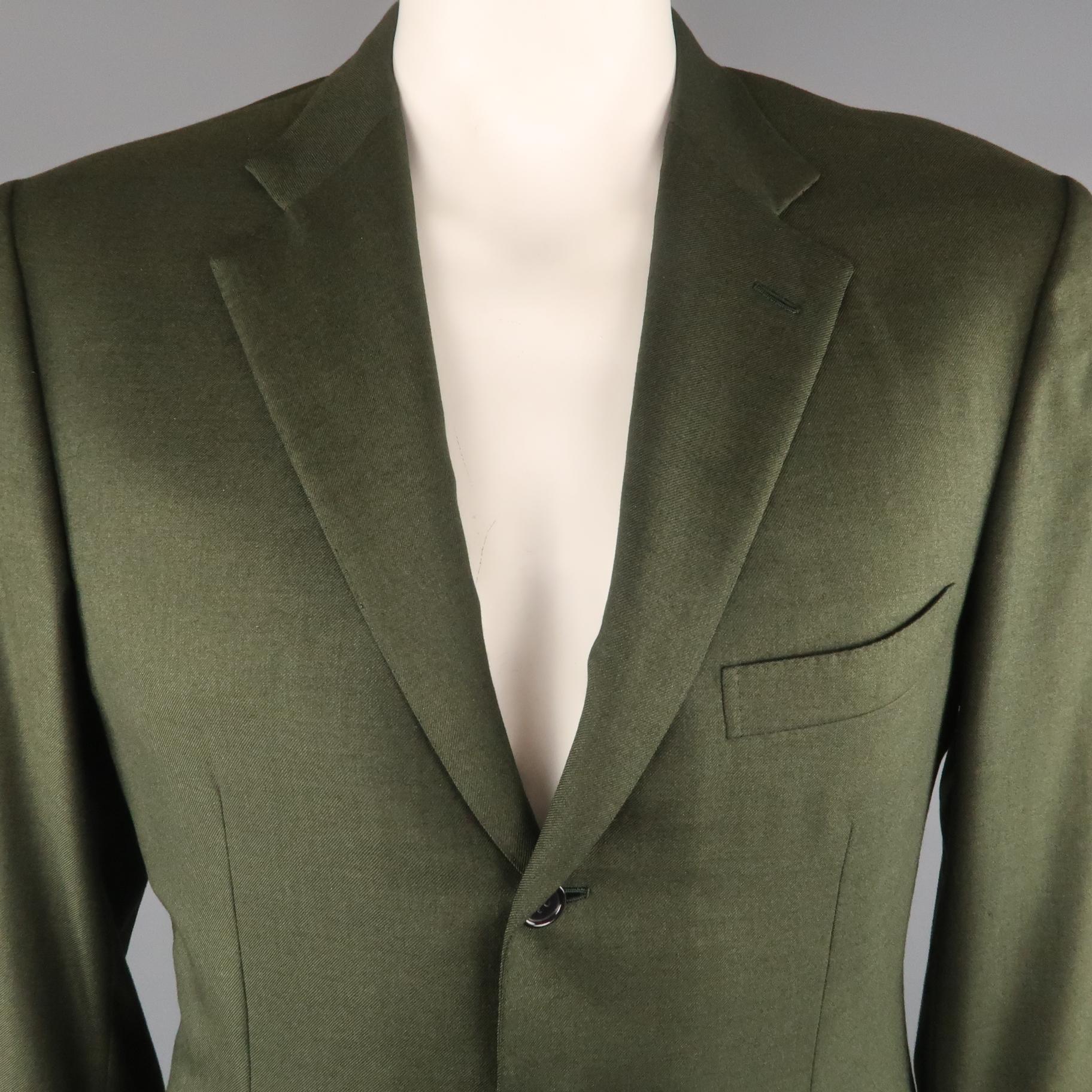 BRIONI for WILKES BASHFORD Sport Coat comes in an olive tone in a solid cashmere/silk material, with a notch lapel, slit and flap pockets, 3 buttons at closure, single breasted, and a double vent at back. Made in Italy.
 
Excellent  Pre-Owned