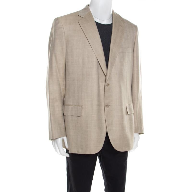 Step out in style from now on with this smart Parlamento blazer from Brioni. An adaptable dresser staple, this beige piece is a head turner. Tailored from a blend of wool, silk and linen, this piece is ideal for all occasions and for all seasons.