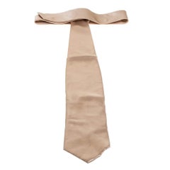Cravatta &Tradition di Brioni in raso di seta beige