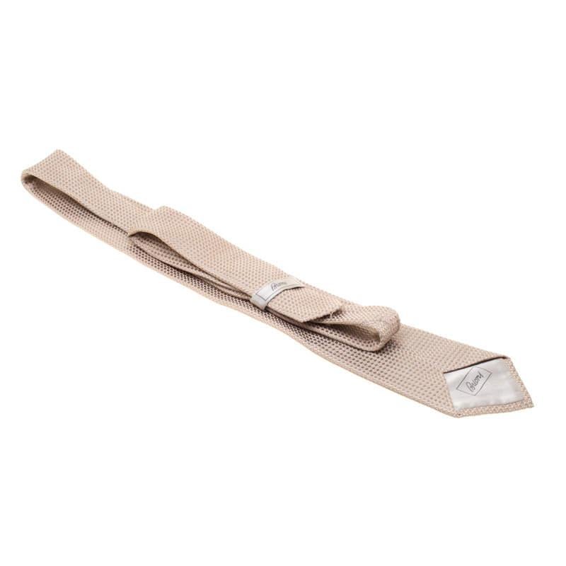 Brioni Beige Textured Silk Jacquard Tie In Good Condition In Dubai, Al Qouz 2