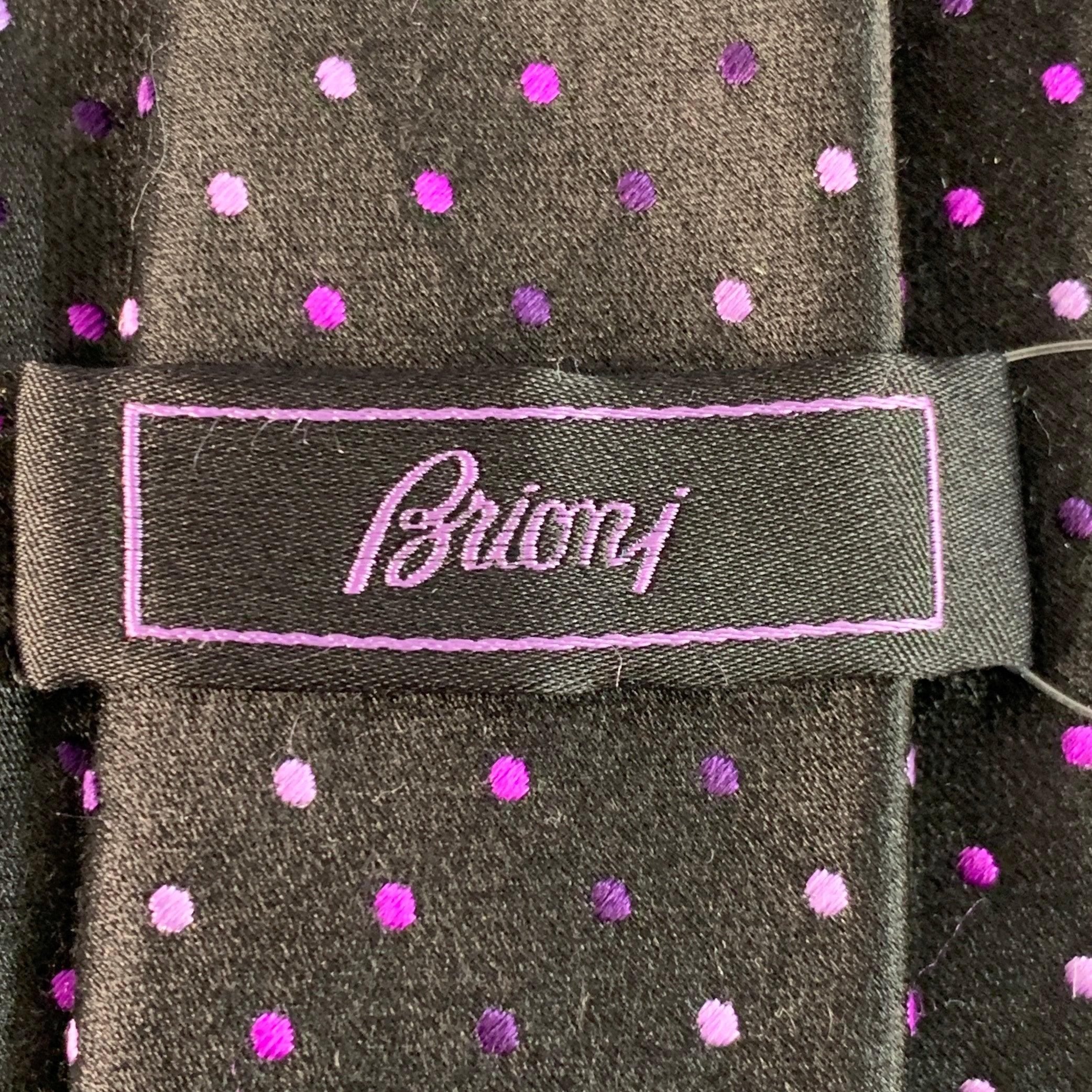 BRIONI Cravatta in seta nera e viola Dot Dot In condizioni ottime in vendita a San Francisco, CA