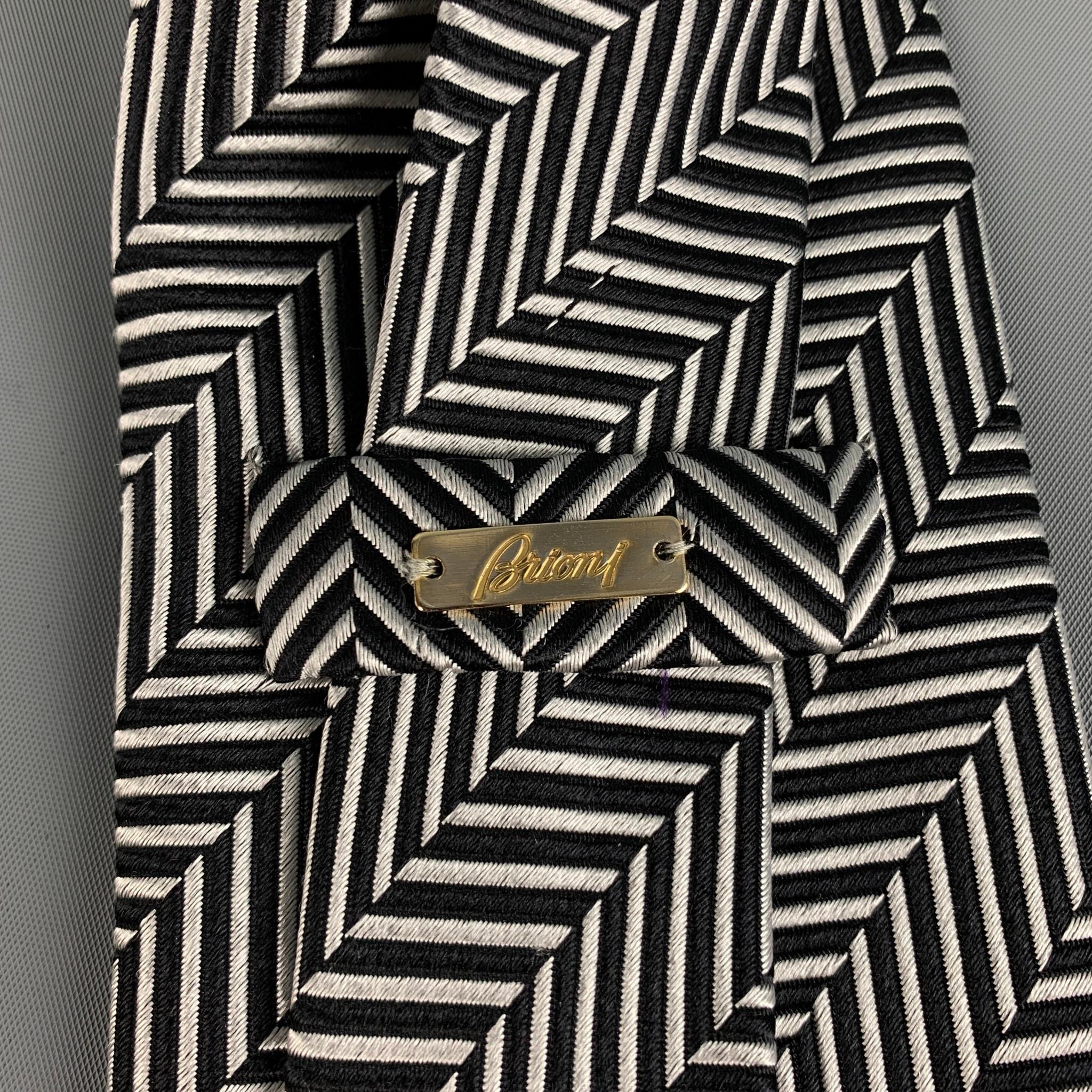 BRIONI necktie comes in a black & white silk with a all over herringbone print. Made in Italy.

Very Good Pre-Owned Condition.
Original Retail Price: $330.00

Width: 3.75 in.
Length: 62 in. 