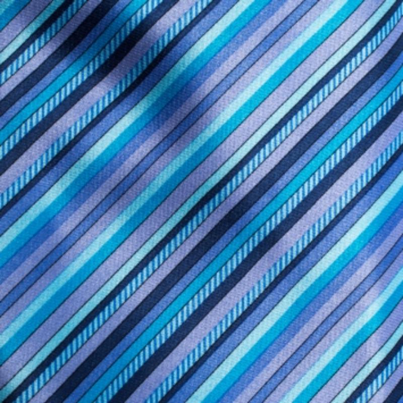 Brioni - Cravate en soie à rayures diagonales bleues et violettes Bon état - En vente à Dubai, Al Qouz 2