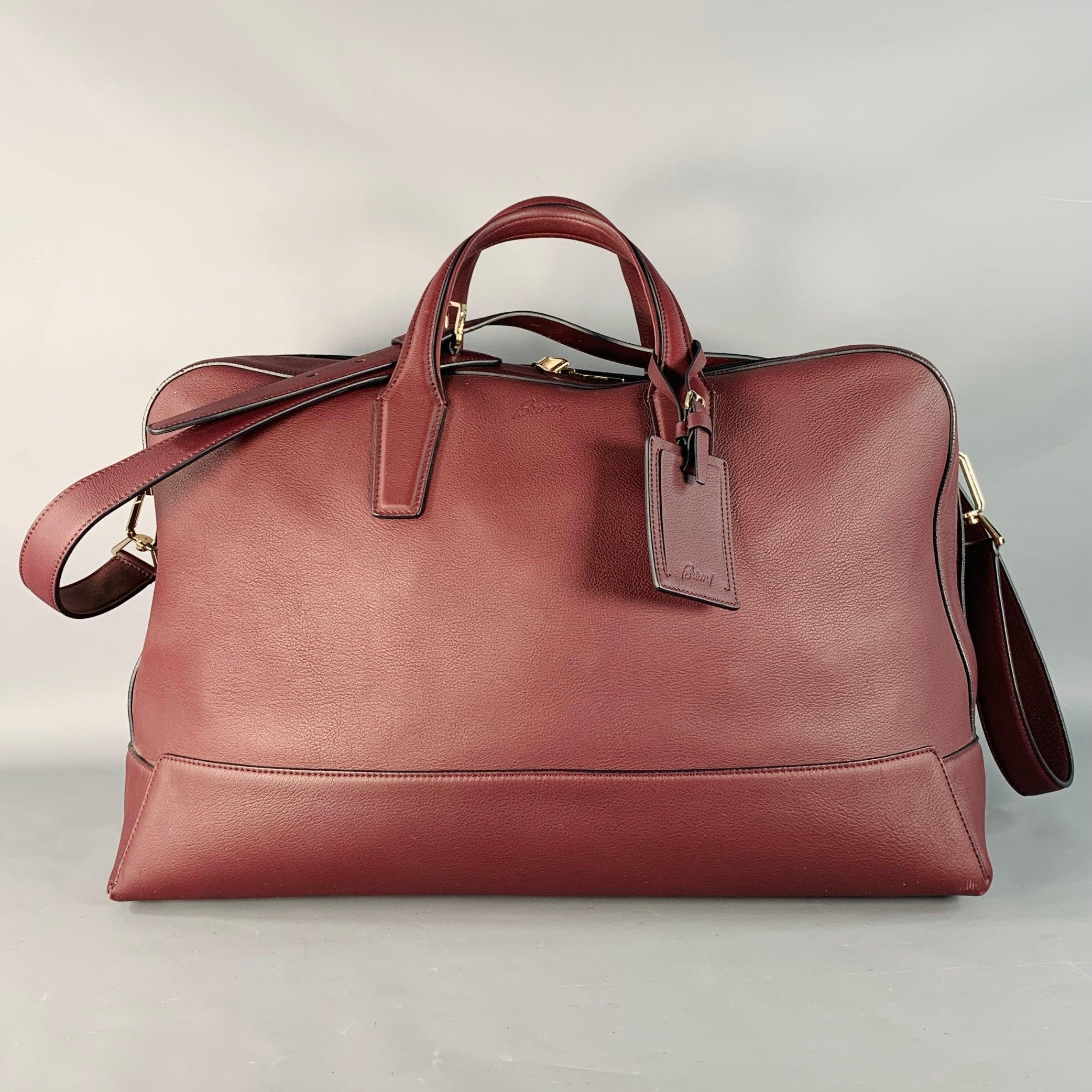 Marrone Brioni - Borsa da notte con zip in pelle di Borgogna in vendita