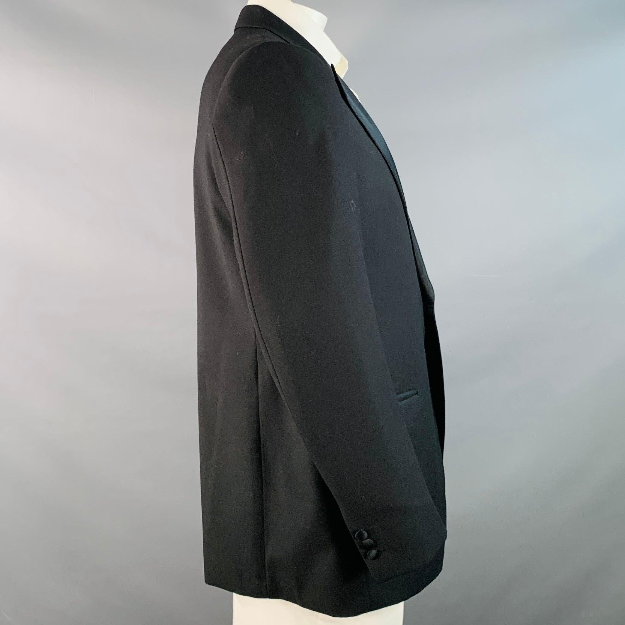 Noir Brioni pour Wilkes Bashford Taille 44 Tuxedo en laine noire à revers en pointe en vente