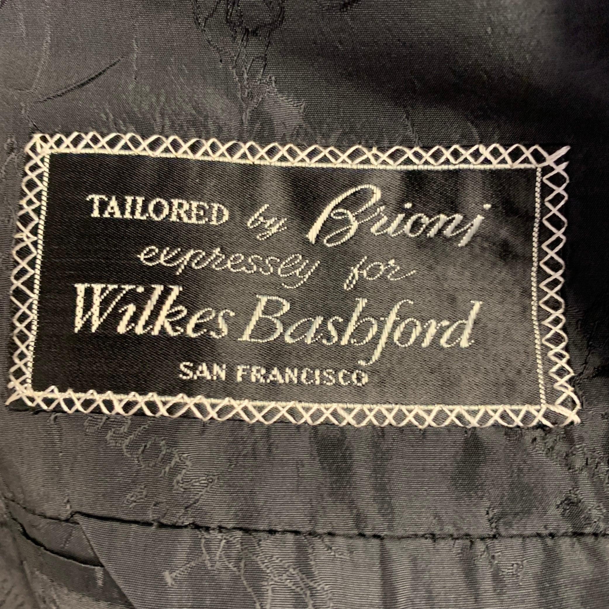Brioni pour Wilkes Bashford Taille 44 Tuxedo en laine noire à revers en pointe en vente 2