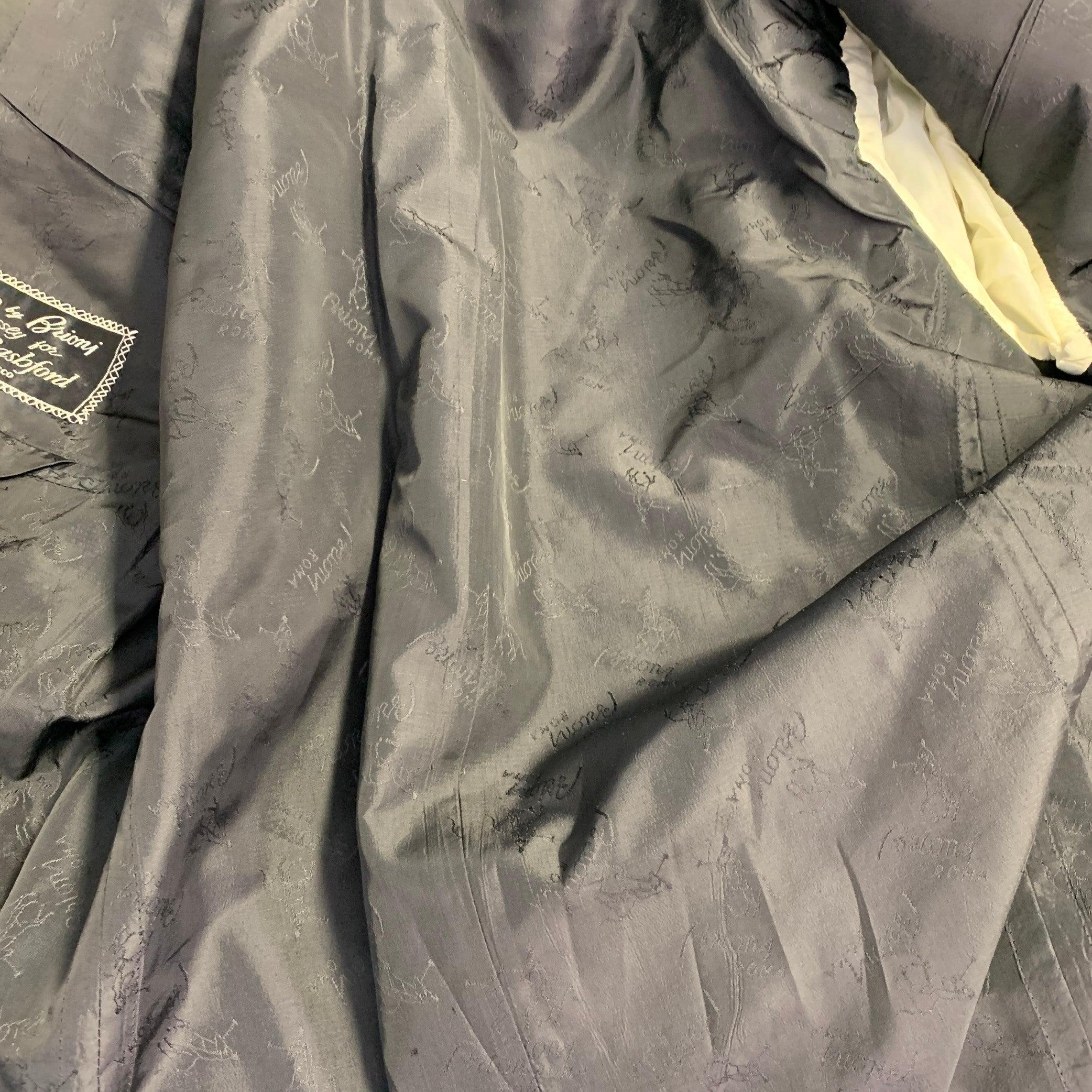 Brioni pour Wilkes Bashford Taille 44 Tuxedo en laine noire à revers en pointe en vente 3