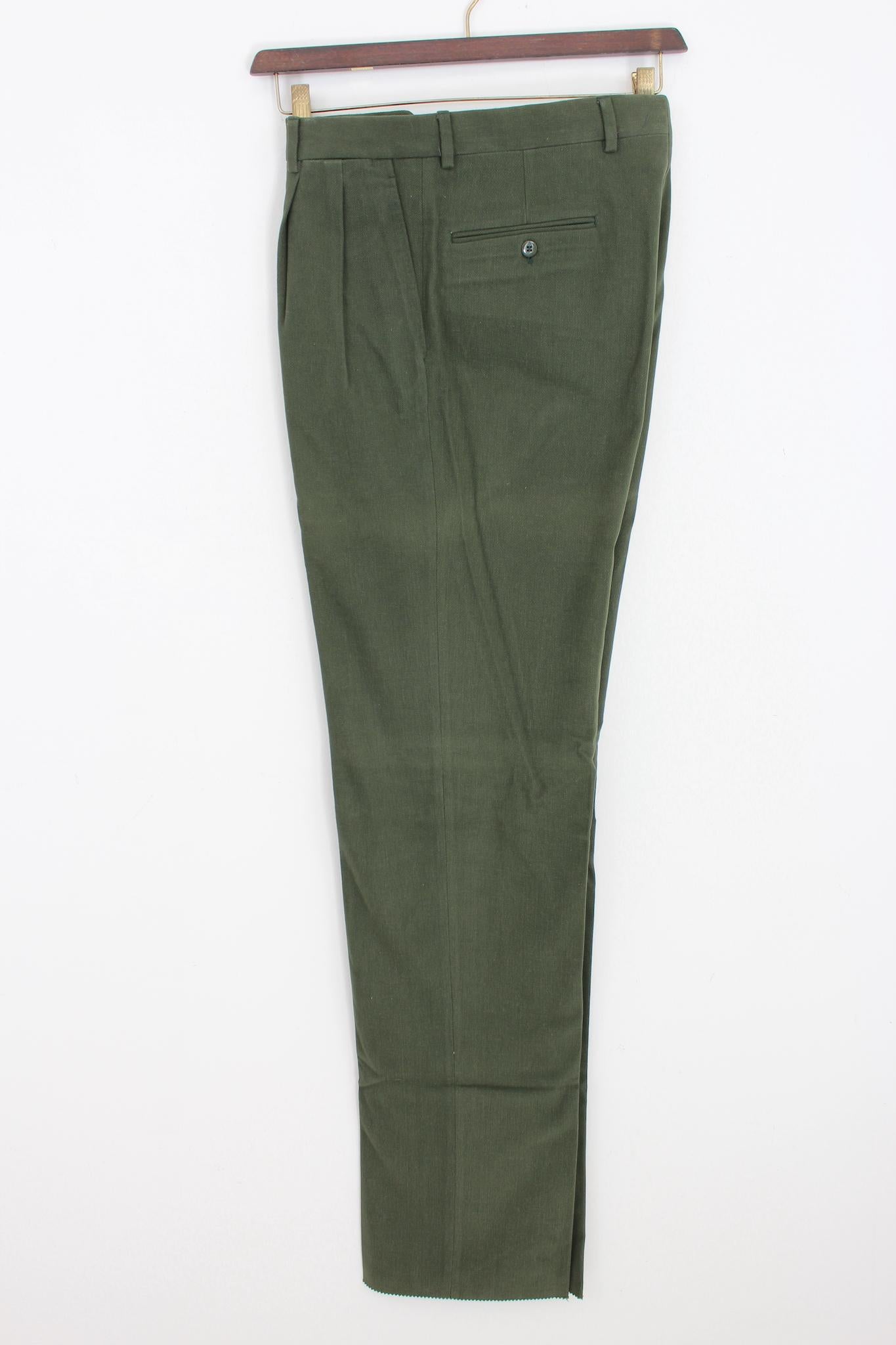 Brioni 90s vintage classic pants. Straight leg model, high waist, green color, 100% cotton fabric. Made in Italy. New without tag, coming from warehouse stock.

Size: 48 It 38 Us 38 Uk

Waist: 42 cm
Length: 118 cm
Hem: 23 cm