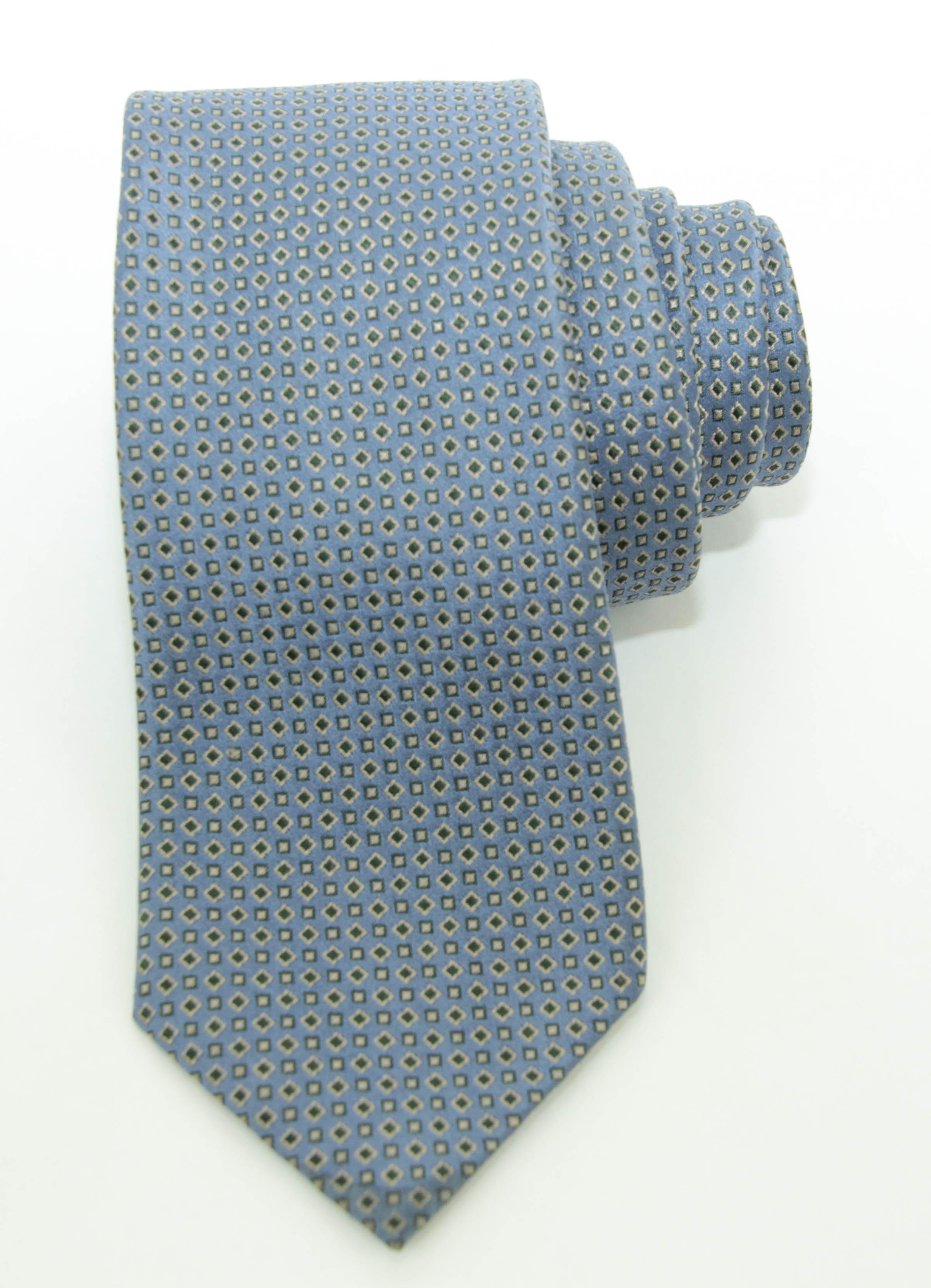 Brioni blue silk tie men dress necktie.
Brioni tie blue luxury printed silk, hand made in Italy.
Dress luxury silk necktie designed by Brioni. 
100% silk Dry clean only.
LENGTH : 58 inches
WIDTH : 3.5 inches.
Categories : Men
Category:
