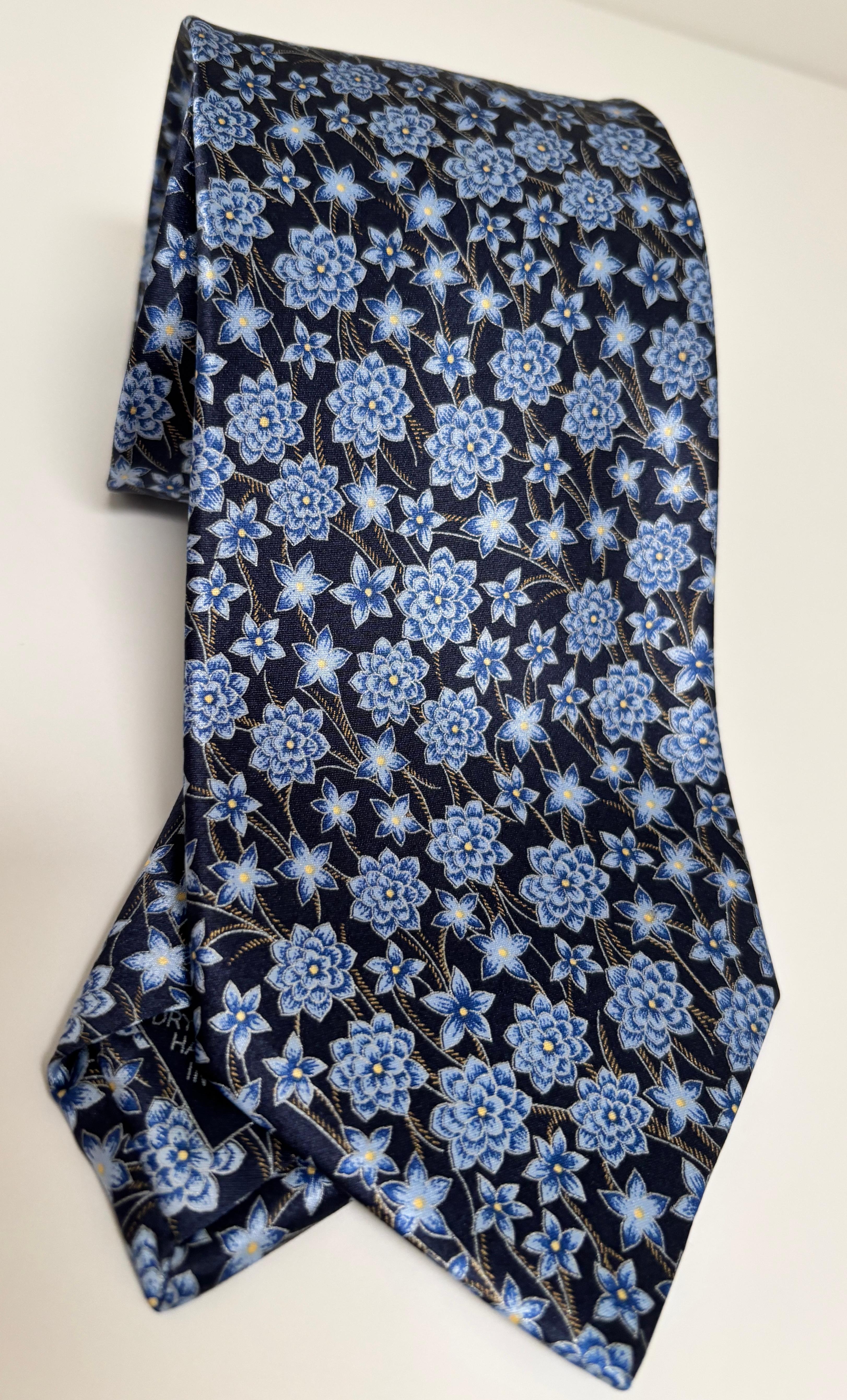 Noir Cravate en soie bleue pour hommes, Brioni en vente