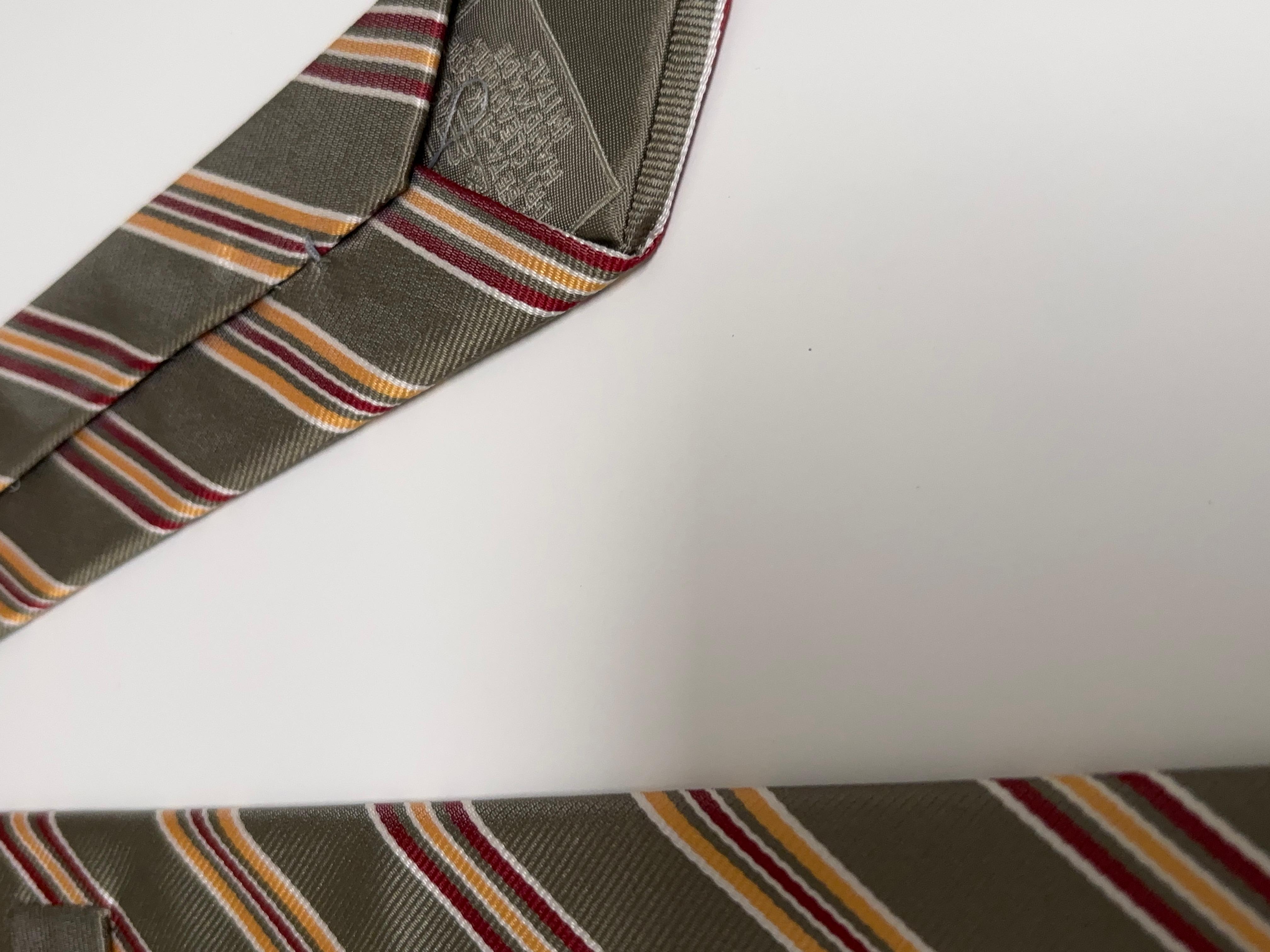 Brioni Cravate rayée en soie pour hommes Italie en vente 5