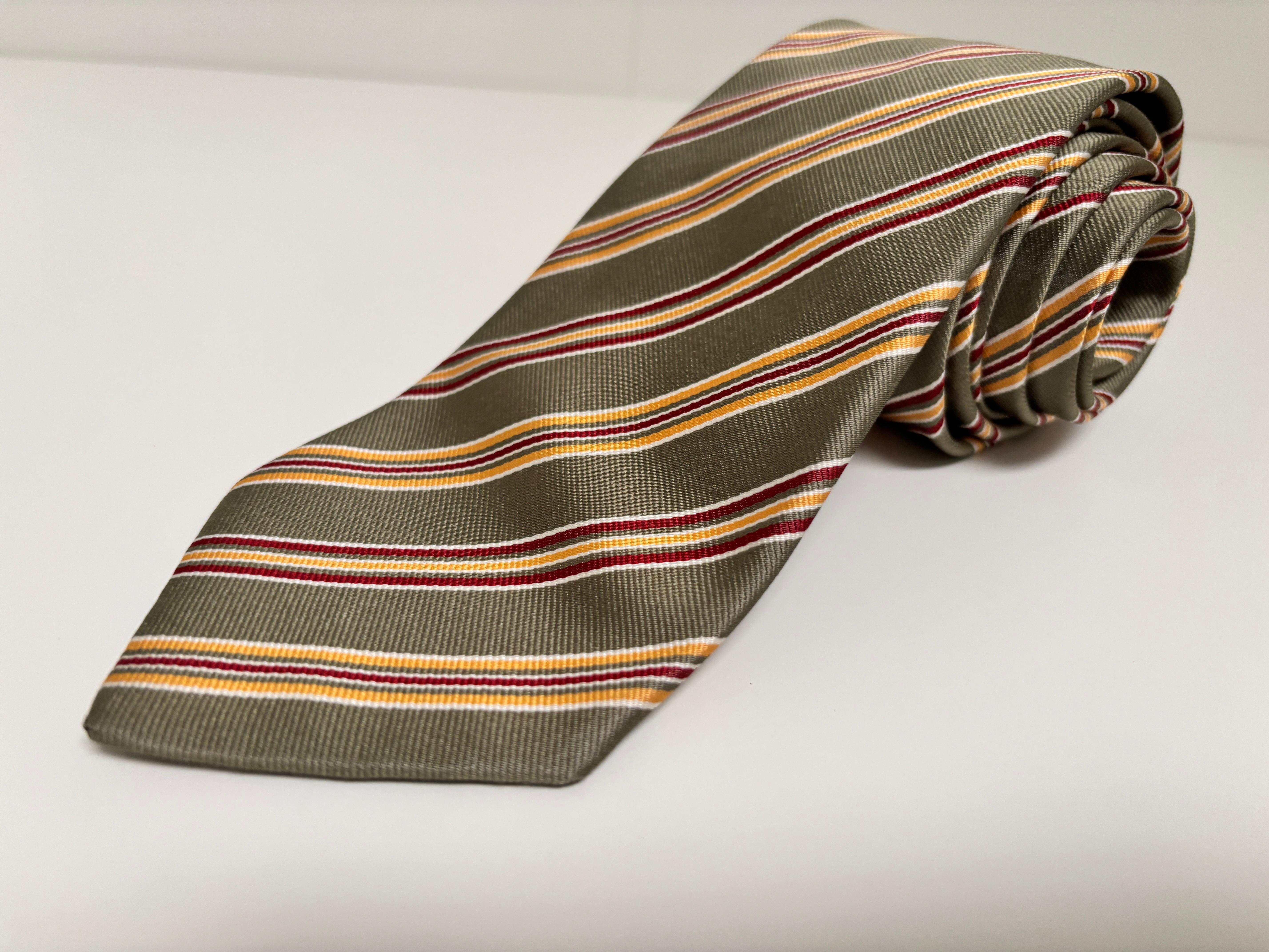 Brioni Cravate rayée en soie pour hommes Italie en vente 7