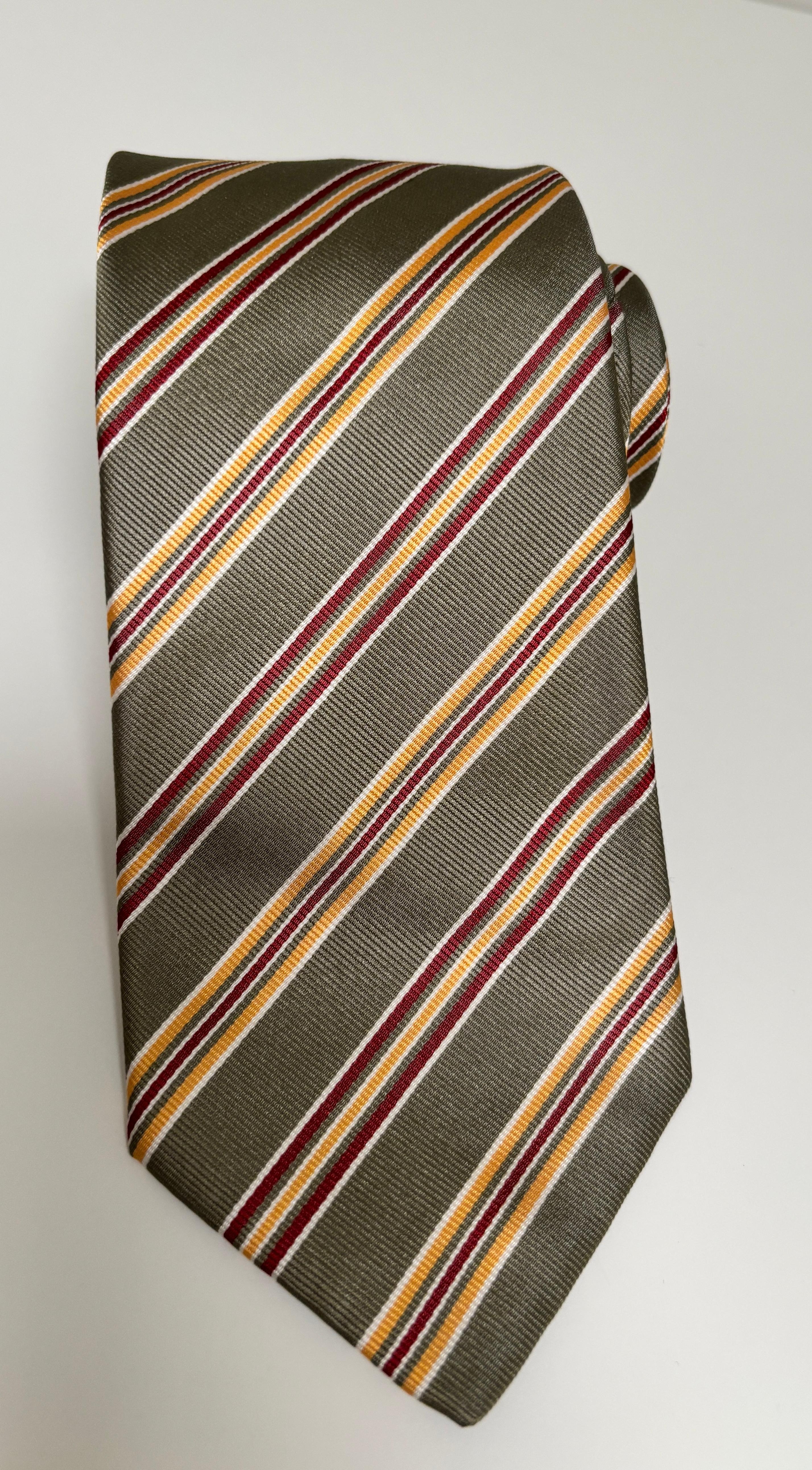 Brioni Cravate rayée en soie pour hommes Italie en vente 8