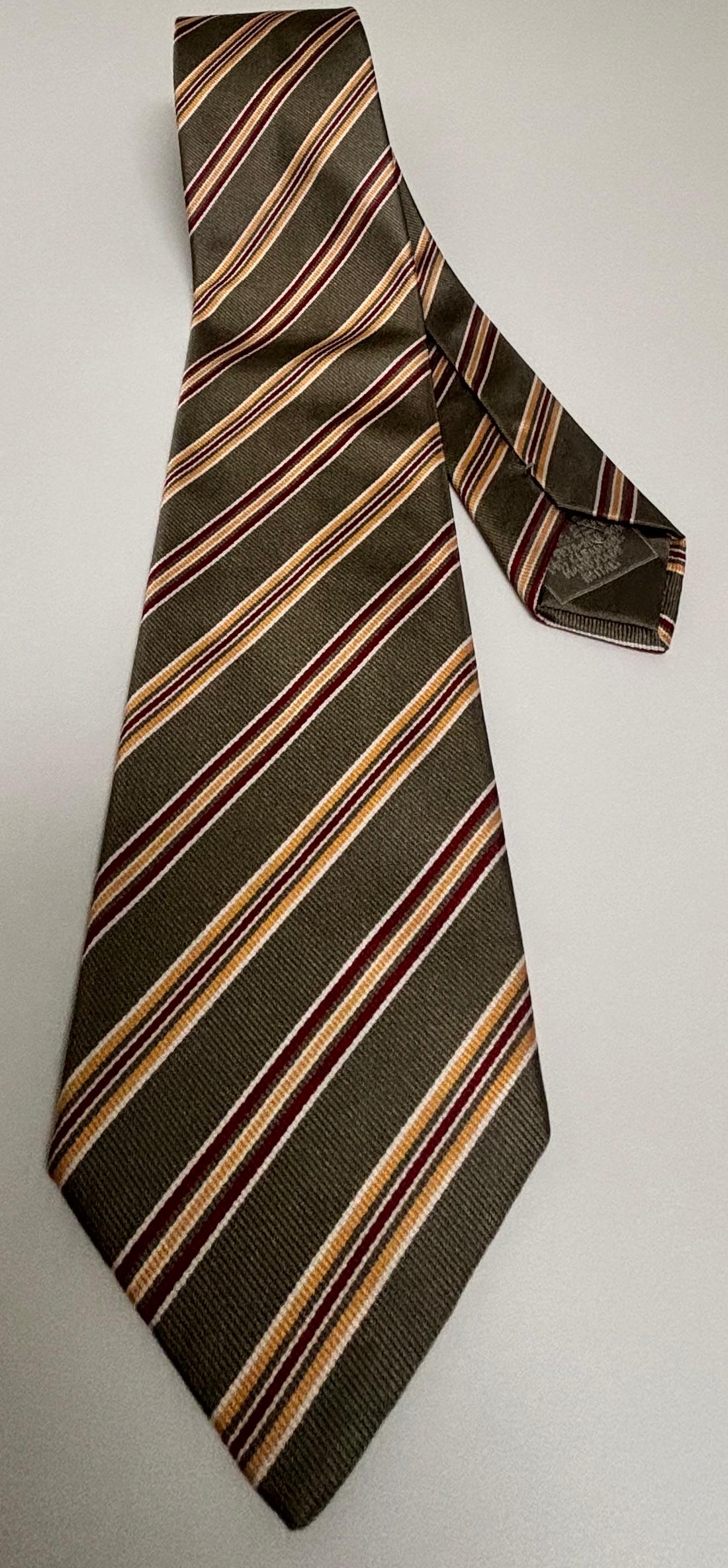 Brioni Cravate rayée en soie pour hommes Italie en vente 1