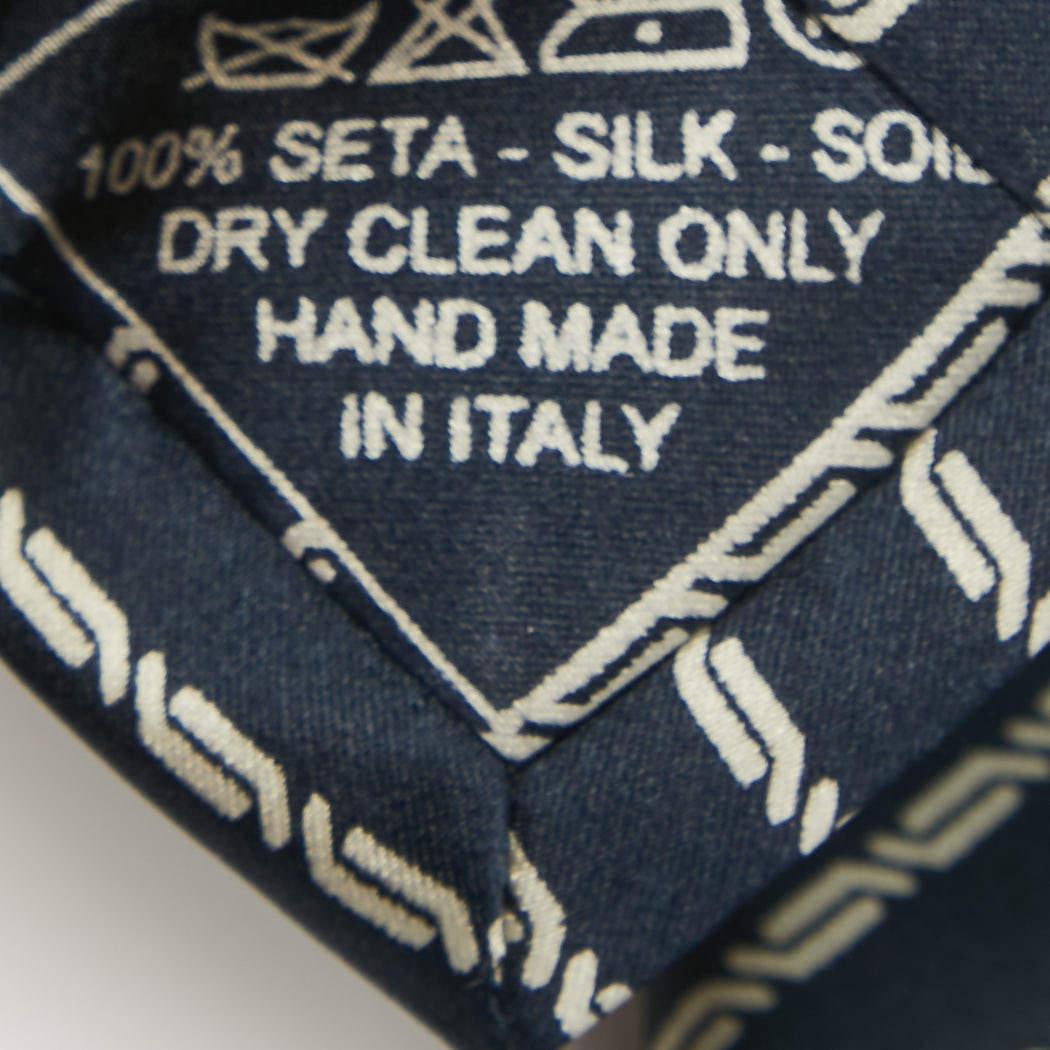 Brioni Navy Blue Striped Silk Traditional Tie In Good Condition For Sale In Dubai, Al Qouz 2