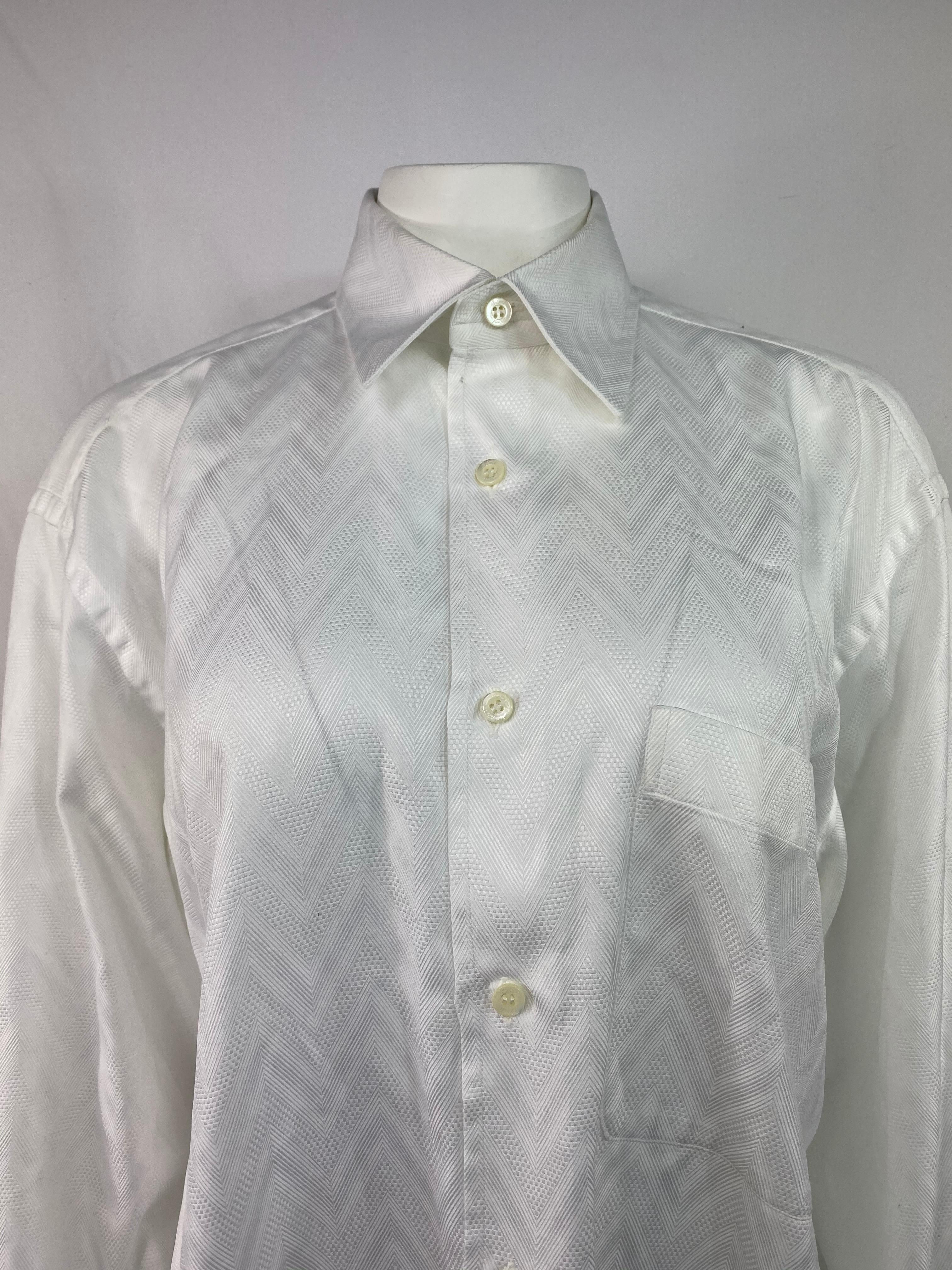 Product details:

Featuring white cotton button down shirt with doted and striped zigzag geometric pattern, front left pocket and collar detail. Formal fit.
Made in Italy.