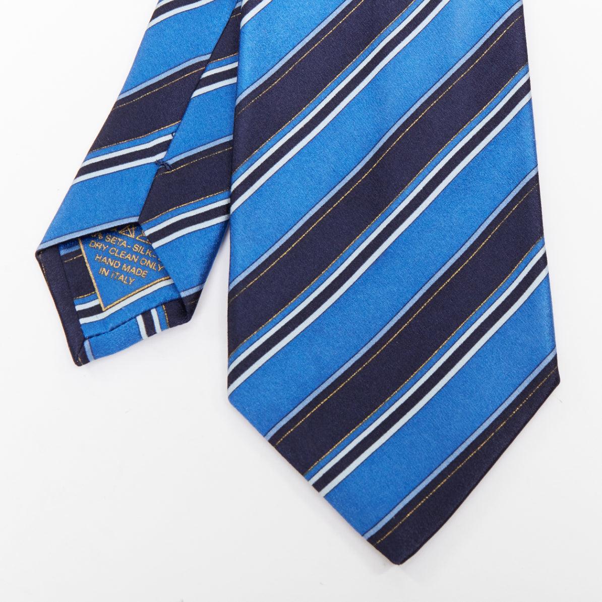 Brioni Set di 3 cravatte da abito in 100% seta blu a righe diagonali con pieghe bianche a pois in vendita 3