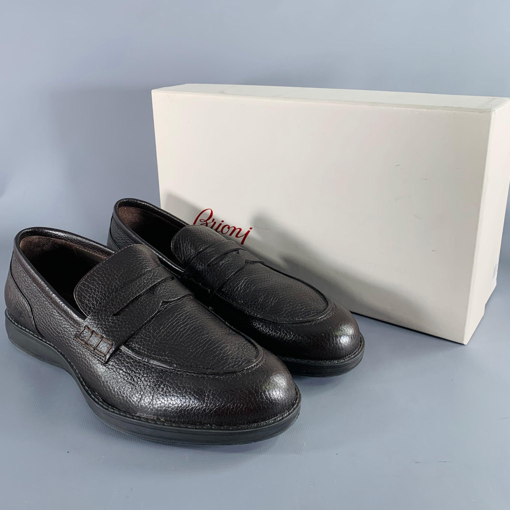 BRIONI Talla 10.5 Mocasines de piel de grano de guijarro marrón oscuro en venta 4