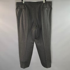 Pantalones de vestir plisados de lana texturizada en color gris plomo, talla 42, de BRIONI