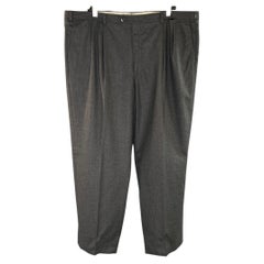 Pantalones de vestir plisados de lana texturizada en color gris plomo, talla 42, de BRIONI