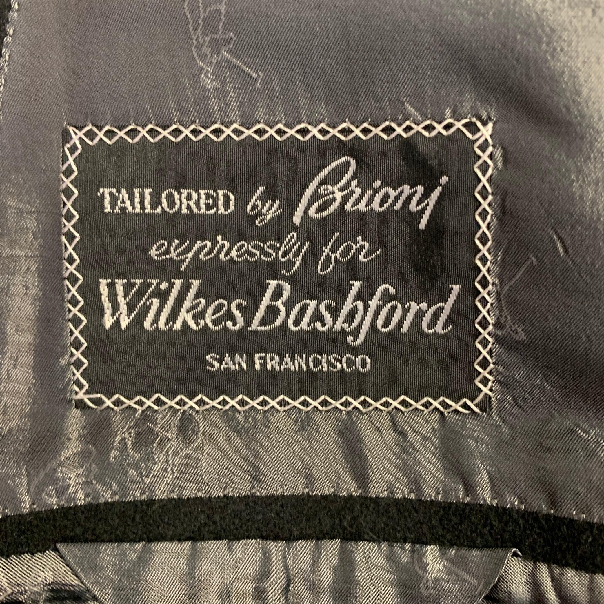 BRIONI Size 44 Black Cashmere Single Breasted Coat For Sale 1