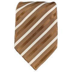 BRIONI Cravate en soie à rayures diagonales blanches et marron taupe