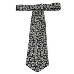 Brioni Vintage Navy Blue & Yellow Printed Silk Traditional Tie (cravate traditionnelle en soie imprimée bleu marine et jaune)