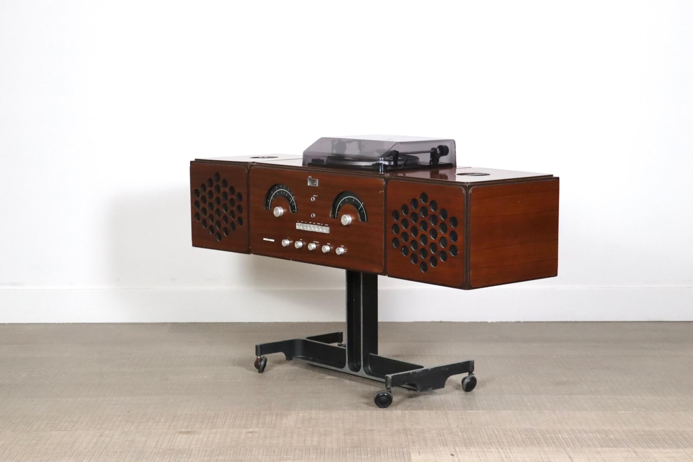 Brionvega RR126 In Teak By Achille And Pier Giacomo Castiglioni, Italy 1960s In Good Condition In ABCOUDE, UT