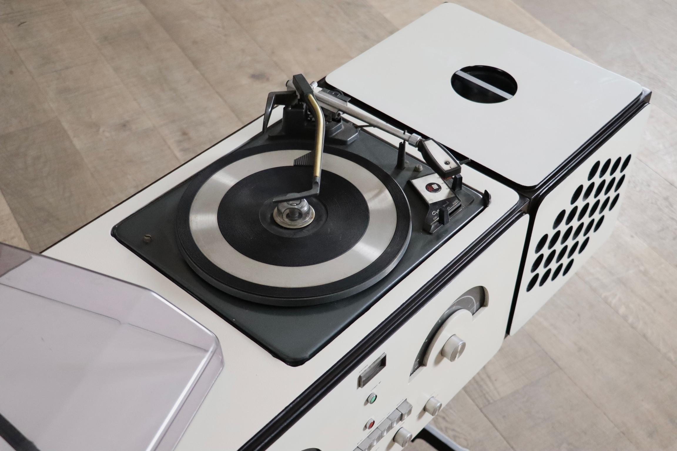 Brionvega RR126 In white By Achille And Pier Giacomo Castiglioni, Italy 1960s 7