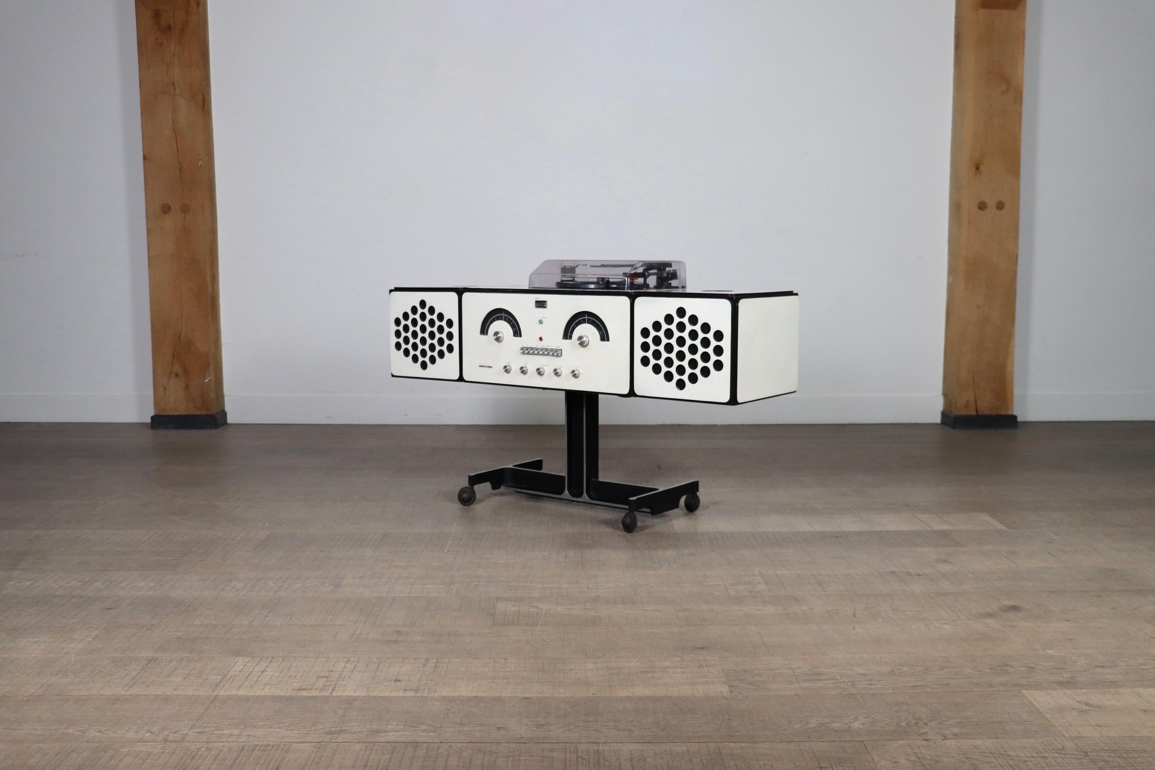 Brionvega RR126 In white By Achille And Pier Giacomo Castiglioni, Italy 1960s 2