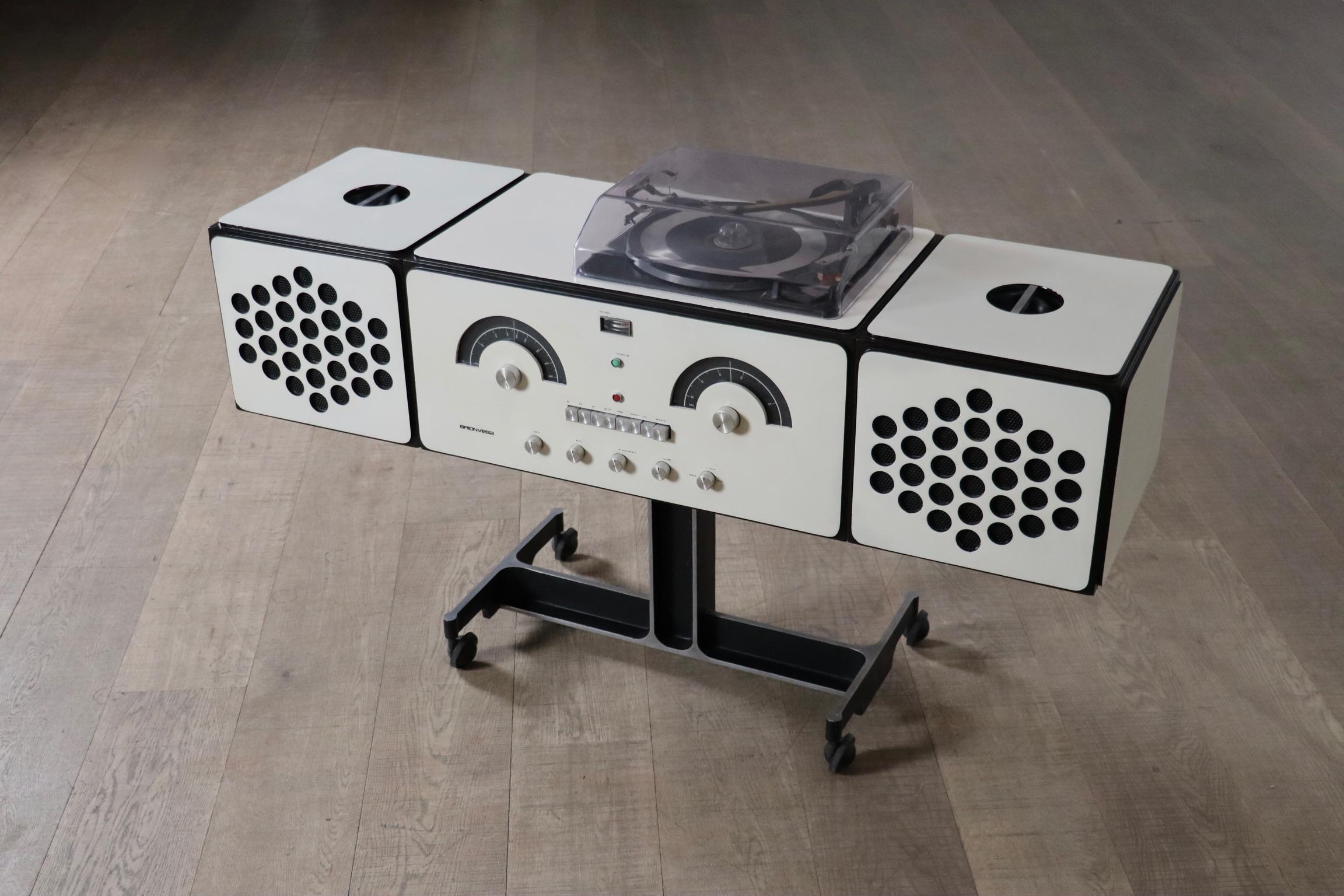 Brionvega RR126 In white By Achille And Pier Giacomo Castiglioni, Italy 1960s 3