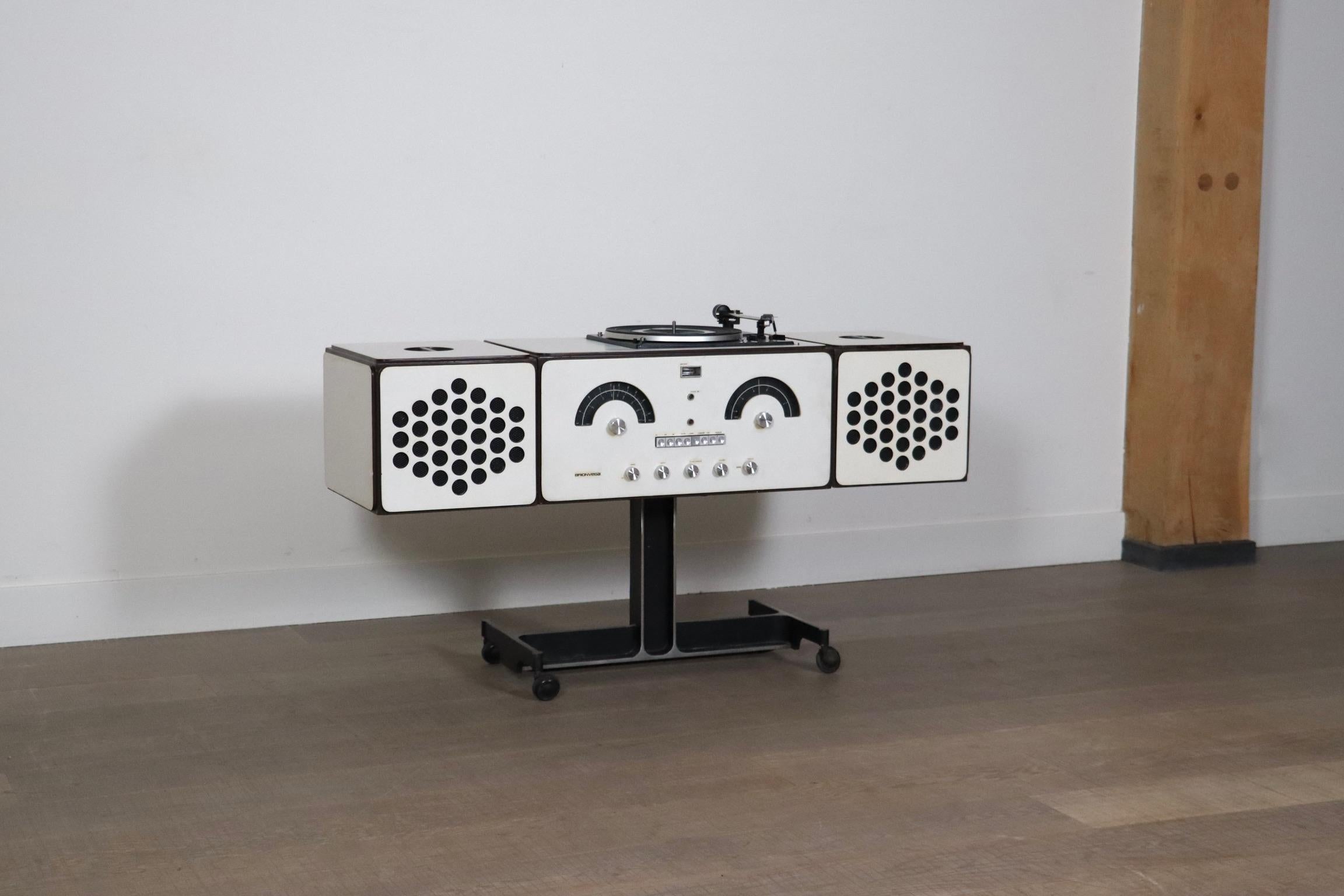 Brionvega RR126 In white By Achille And Pier Giacomo Castiglioni, Italy 1960s 4