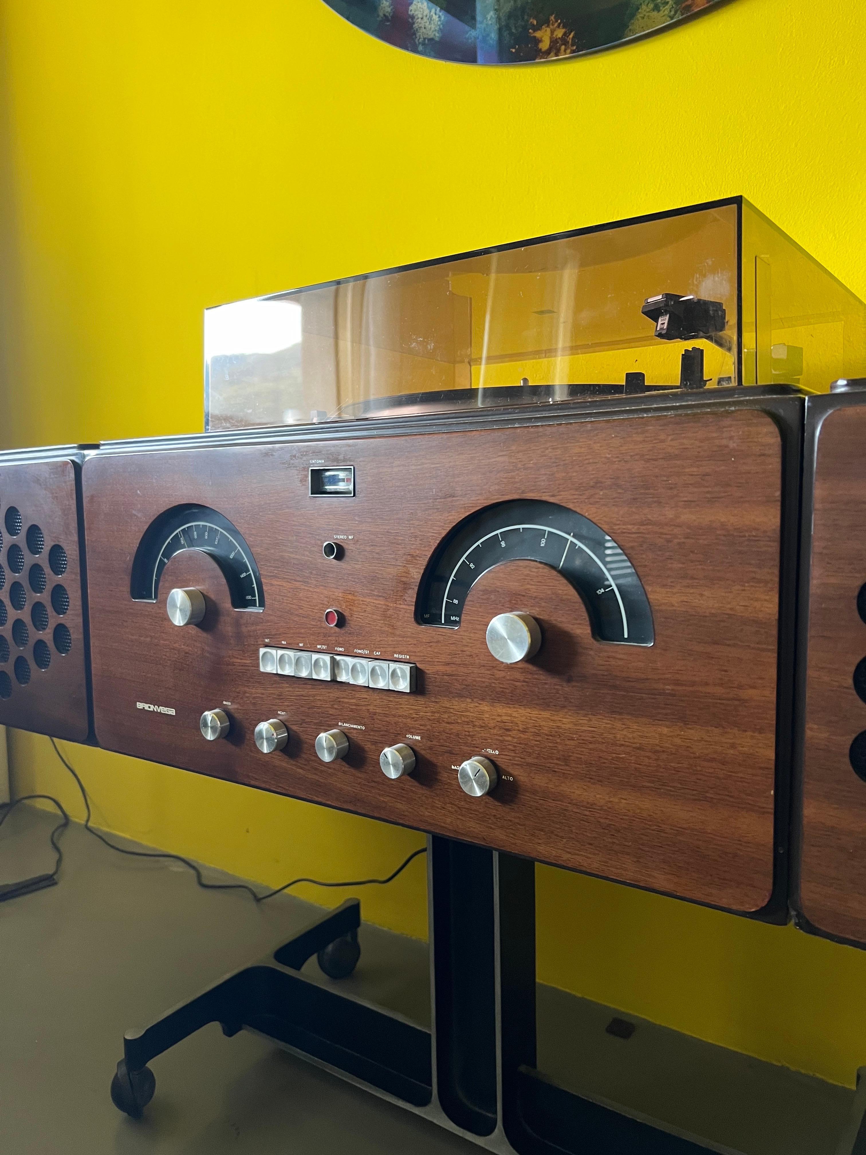 Brionvega RR126 Radio-Turntisch, Italienisch, Mitte des Jahrhunderts von Achille Castiglioni im Angebot 9